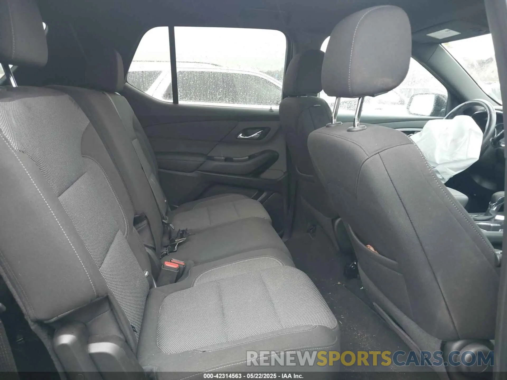 8 Photograph of a damaged car 1GNEVGKW2NJ191205 CHEVROLET TRAVERSE 2022