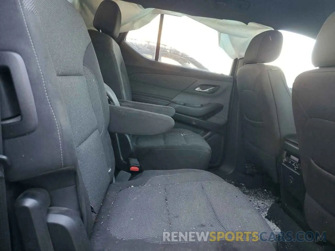 10 Photograph of a damaged car 1GNEVGKW3NJ110423 CHEVROLET TRAVERSE 2022