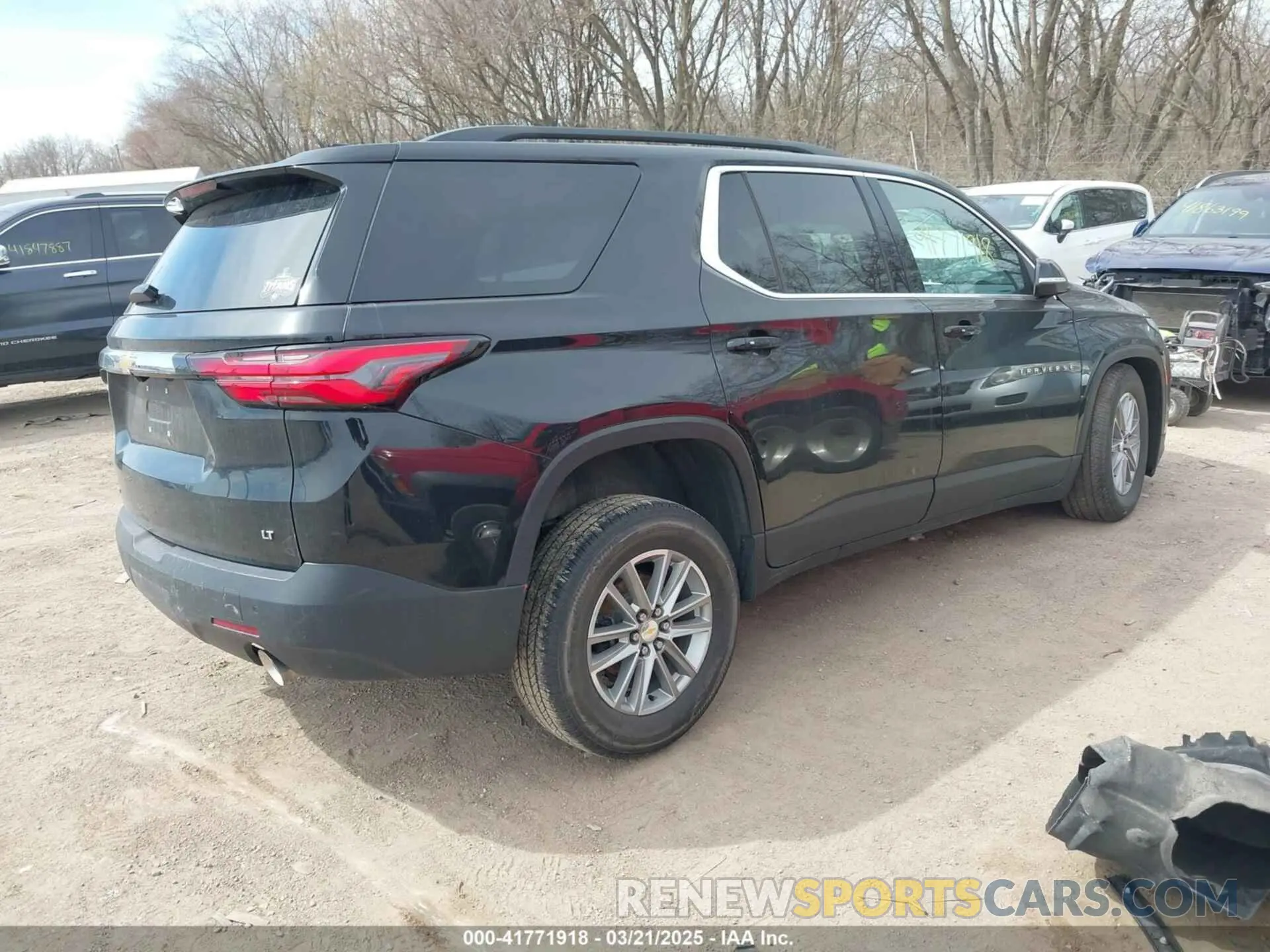4 Photograph of a damaged car 1GNEVGKW3NJ141333 CHEVROLET TRAVERSE 2022