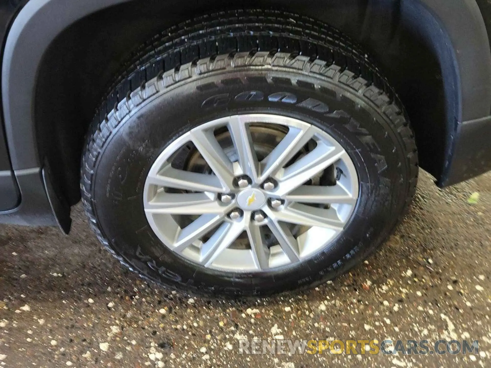 27 Photograph of a damaged car 1GNEVGKW3NJ177961 CHEVROLET TRAVERSE 2022