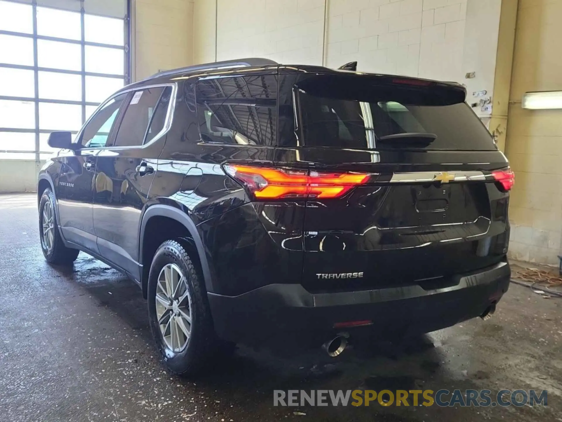 3 Photograph of a damaged car 1GNEVGKW3NJ177961 CHEVROLET TRAVERSE 2022