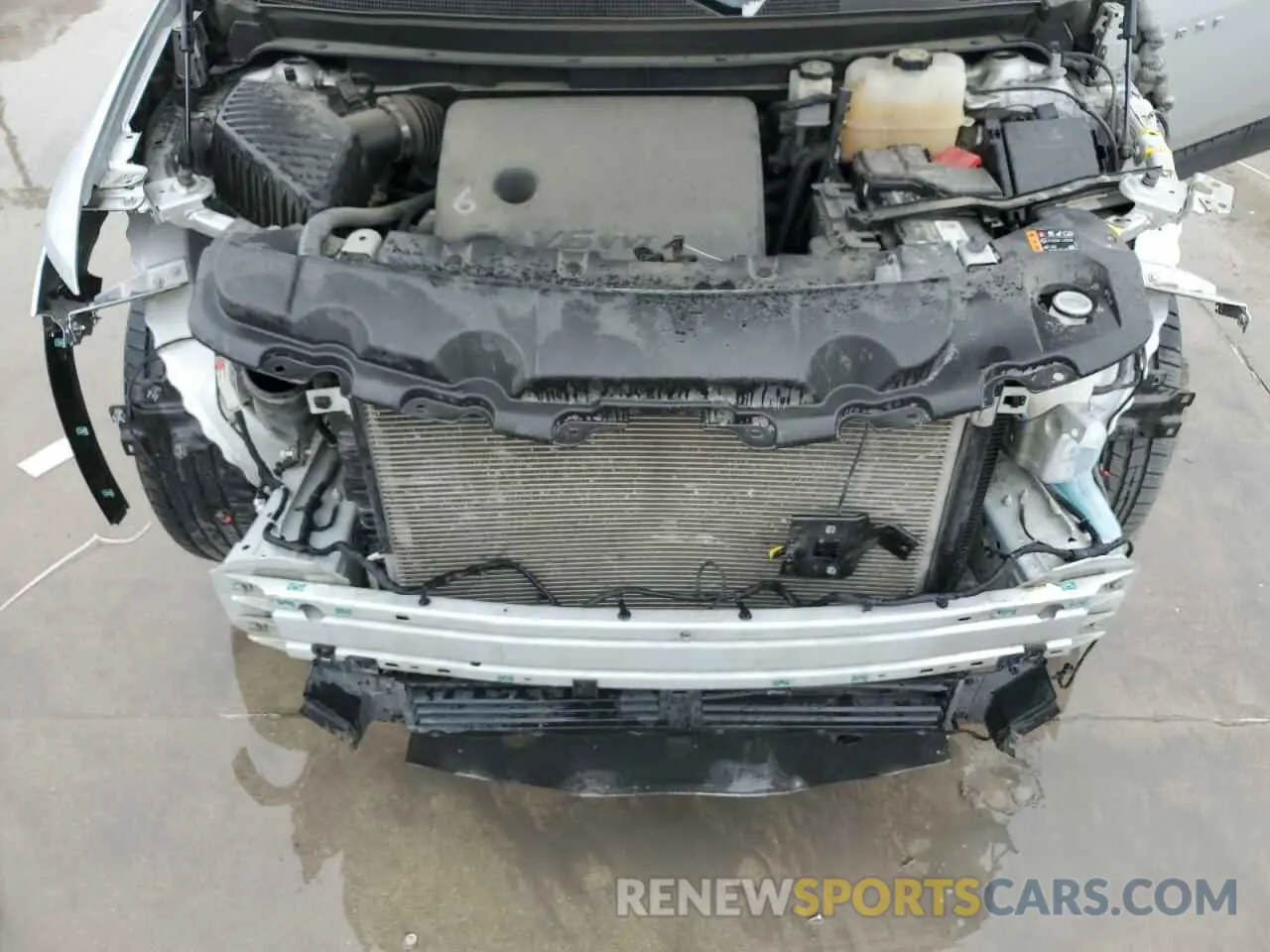 11 Photograph of a damaged car 1GNEVGKW4NJ113671 CHEVROLET TRAVERSE 2022