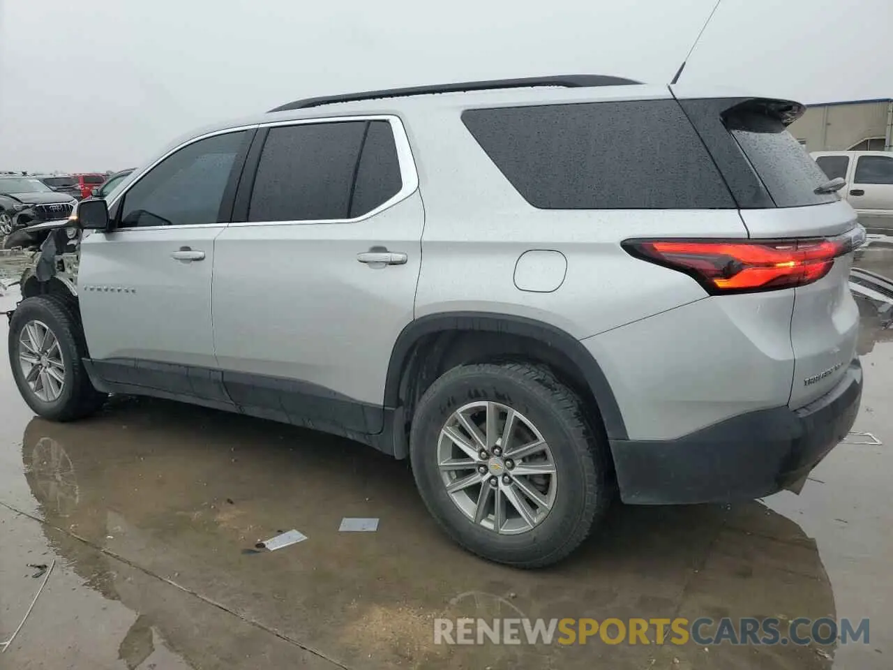2 Photograph of a damaged car 1GNEVGKW4NJ113671 CHEVROLET TRAVERSE 2022