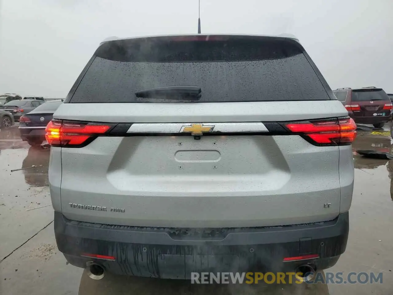 6 Photograph of a damaged car 1GNEVGKW4NJ113671 CHEVROLET TRAVERSE 2022