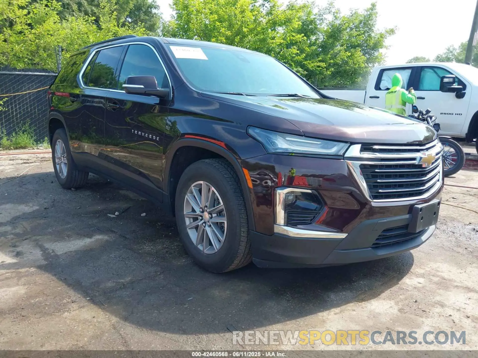 1 Photograph of a damaged car 1GNEVGKW4NJ136125 CHEVROLET TRAVERSE 2022