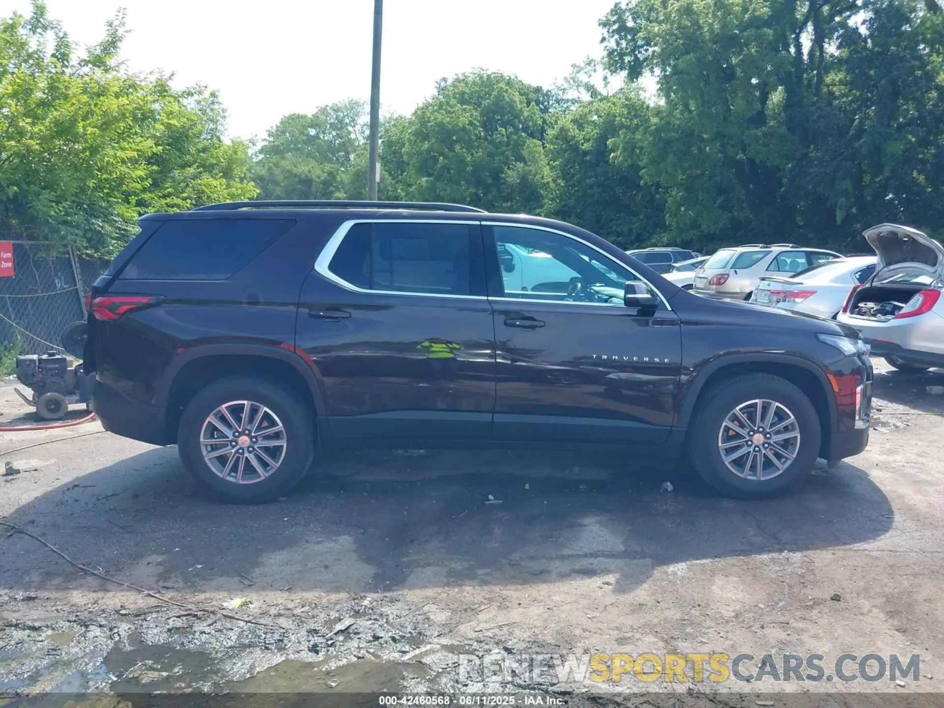 13 Photograph of a damaged car 1GNEVGKW4NJ136125 CHEVROLET TRAVERSE 2022