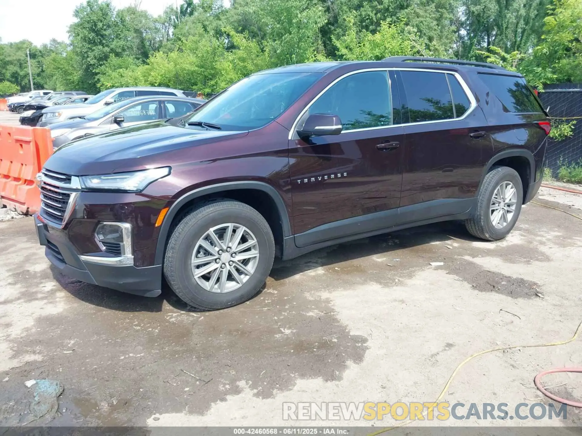 2 Photograph of a damaged car 1GNEVGKW4NJ136125 CHEVROLET TRAVERSE 2022
