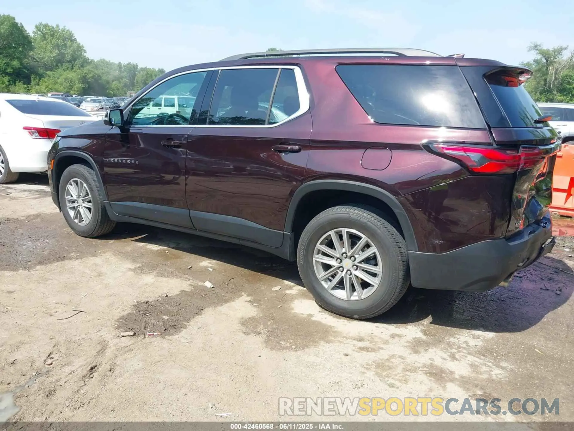 3 Photograph of a damaged car 1GNEVGKW4NJ136125 CHEVROLET TRAVERSE 2022