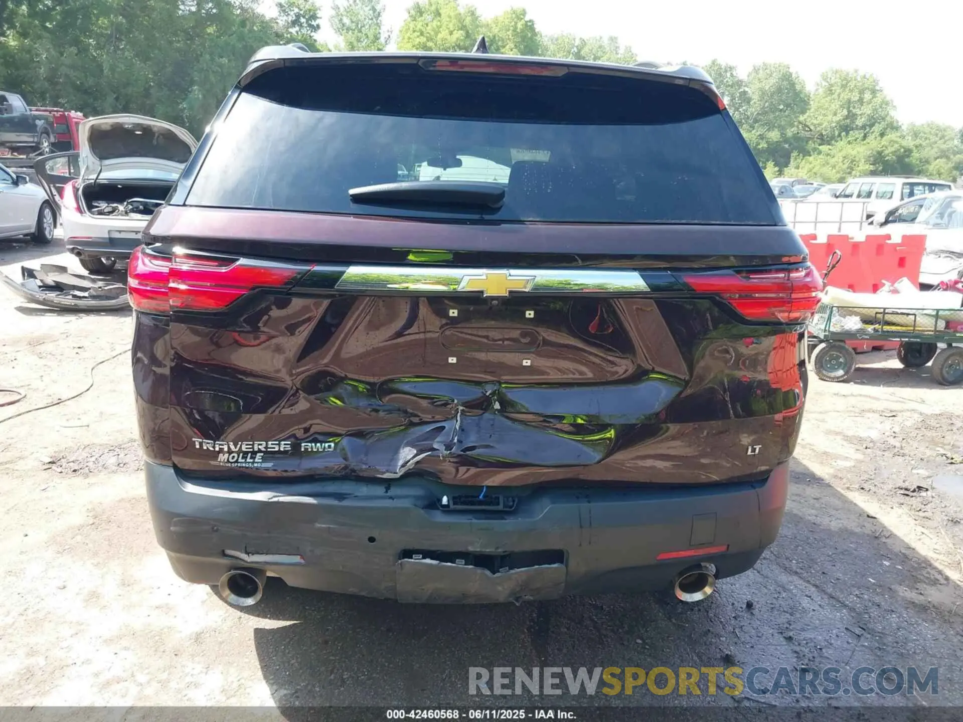 6 Photograph of a damaged car 1GNEVGKW4NJ136125 CHEVROLET TRAVERSE 2022