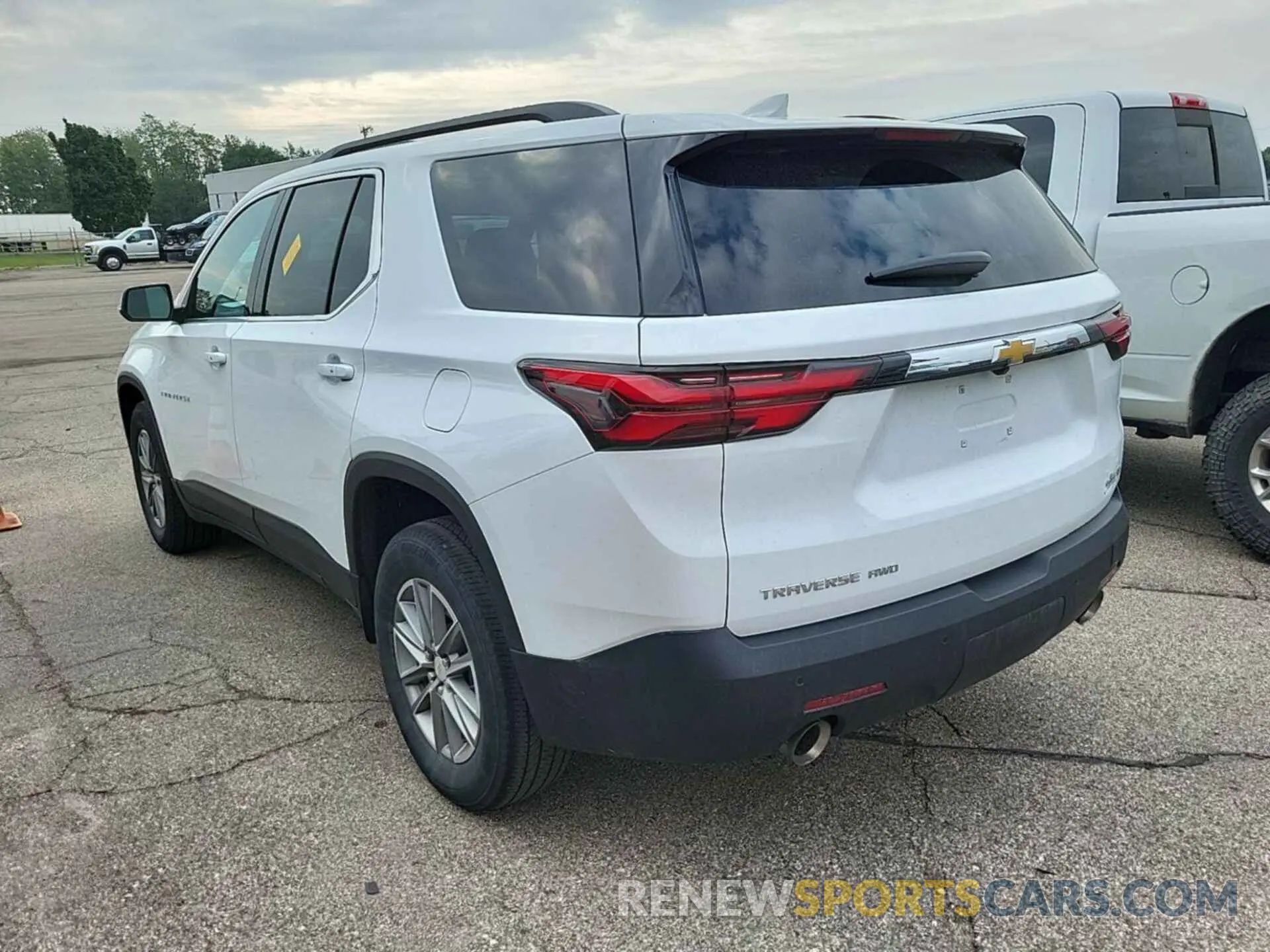 5 Photograph of a damaged car 1GNEVGKW4NJ187799 CHEVROLET TRAVERSE 2022