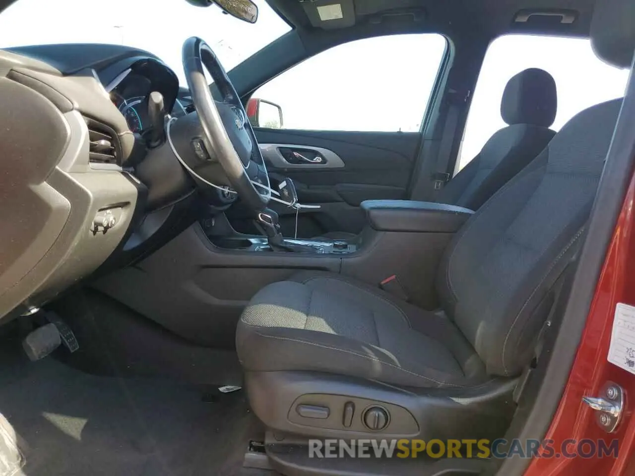 7 Photograph of a damaged car 1GNEVGKW6NJ107130 CHEVROLET TRAVERSE 2022