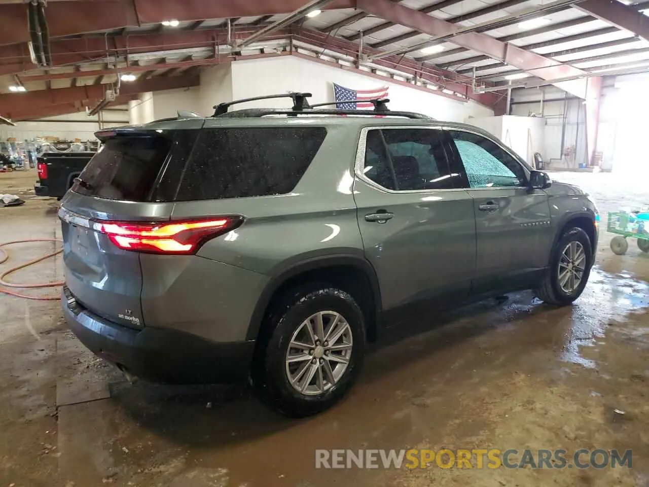 3 Photograph of a damaged car 1GNEVGKW6NJ120332 CHEVROLET TRAVERSE 2022