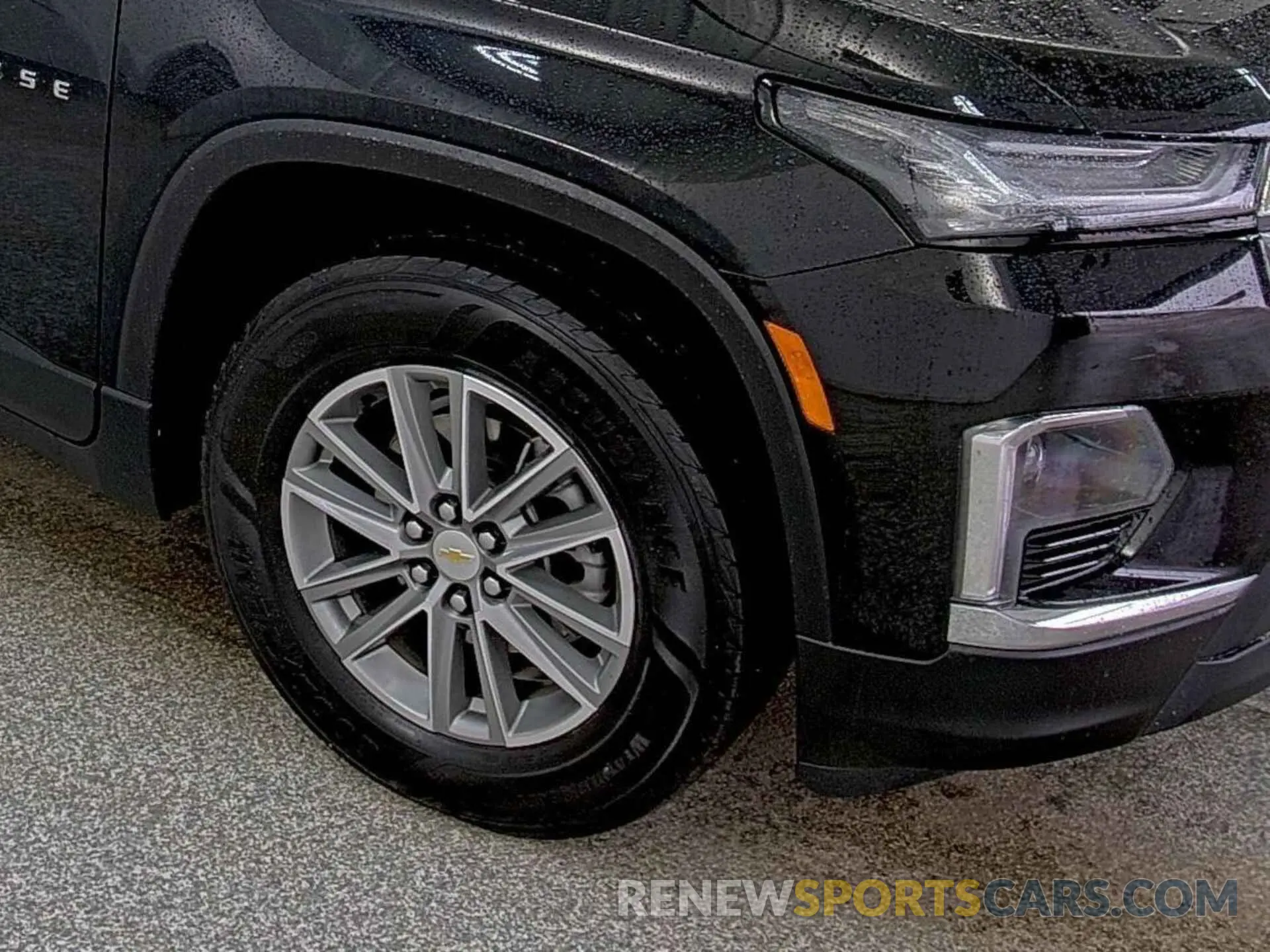 10 Photograph of a damaged car 1GNEVGKW6NJ151516 CHEVROLET TRAVERSE 2022