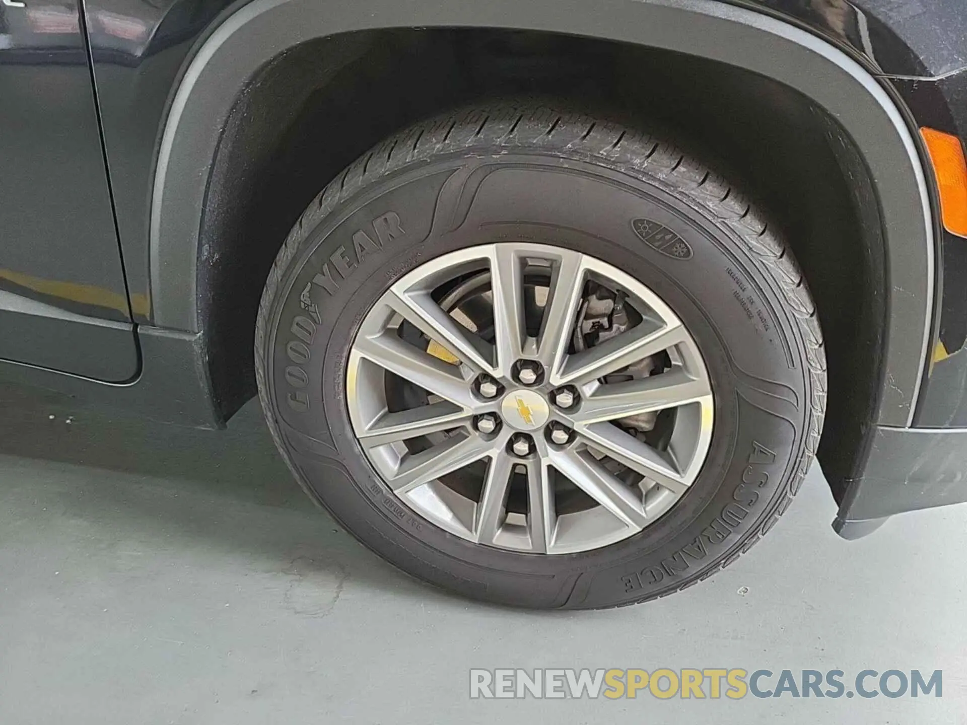 15 Photograph of a damaged car 1GNEVGKW6NJ151516 CHEVROLET TRAVERSE 2022