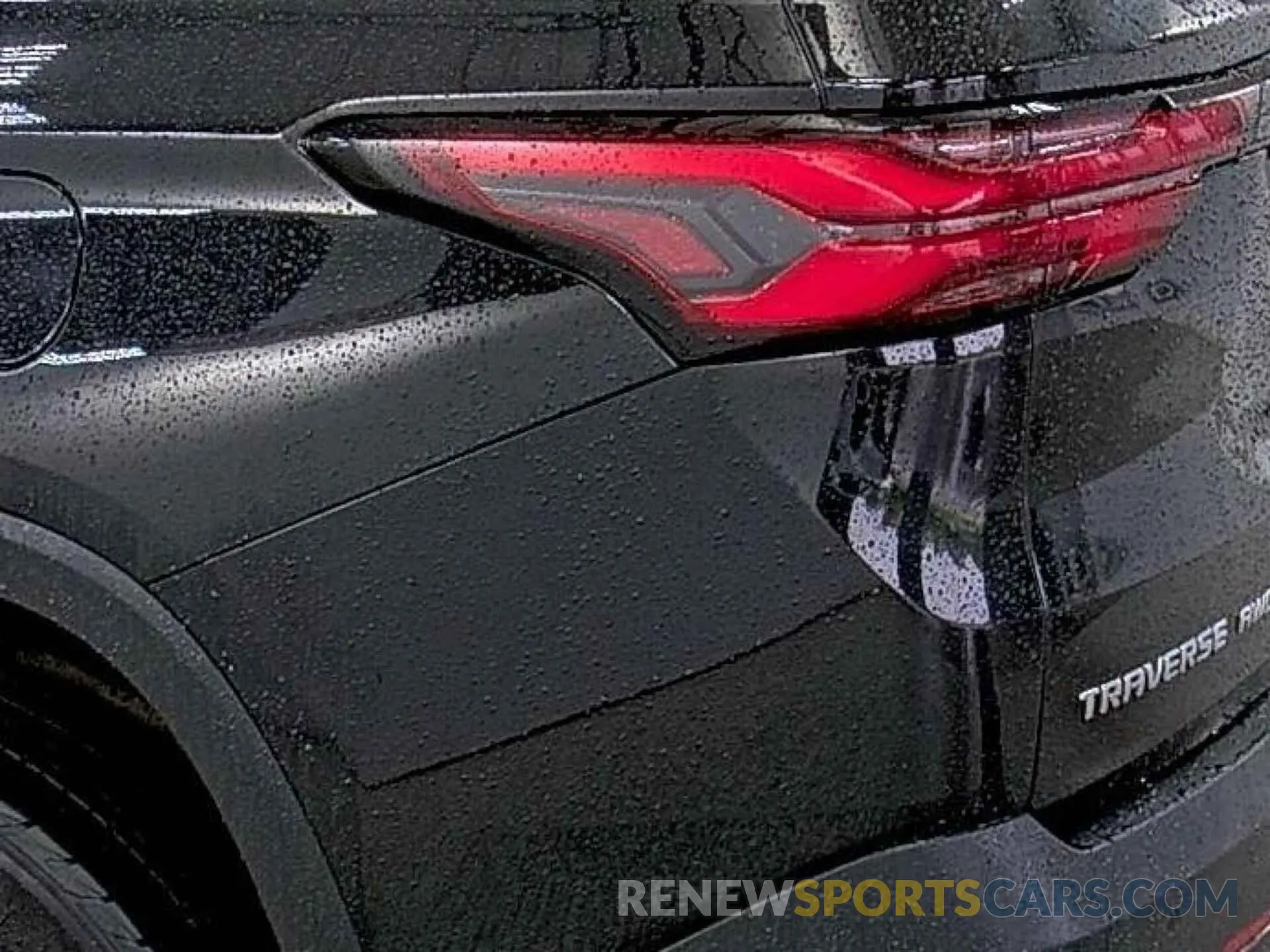 2 Photograph of a damaged car 1GNEVGKW6NJ151516 CHEVROLET TRAVERSE 2022