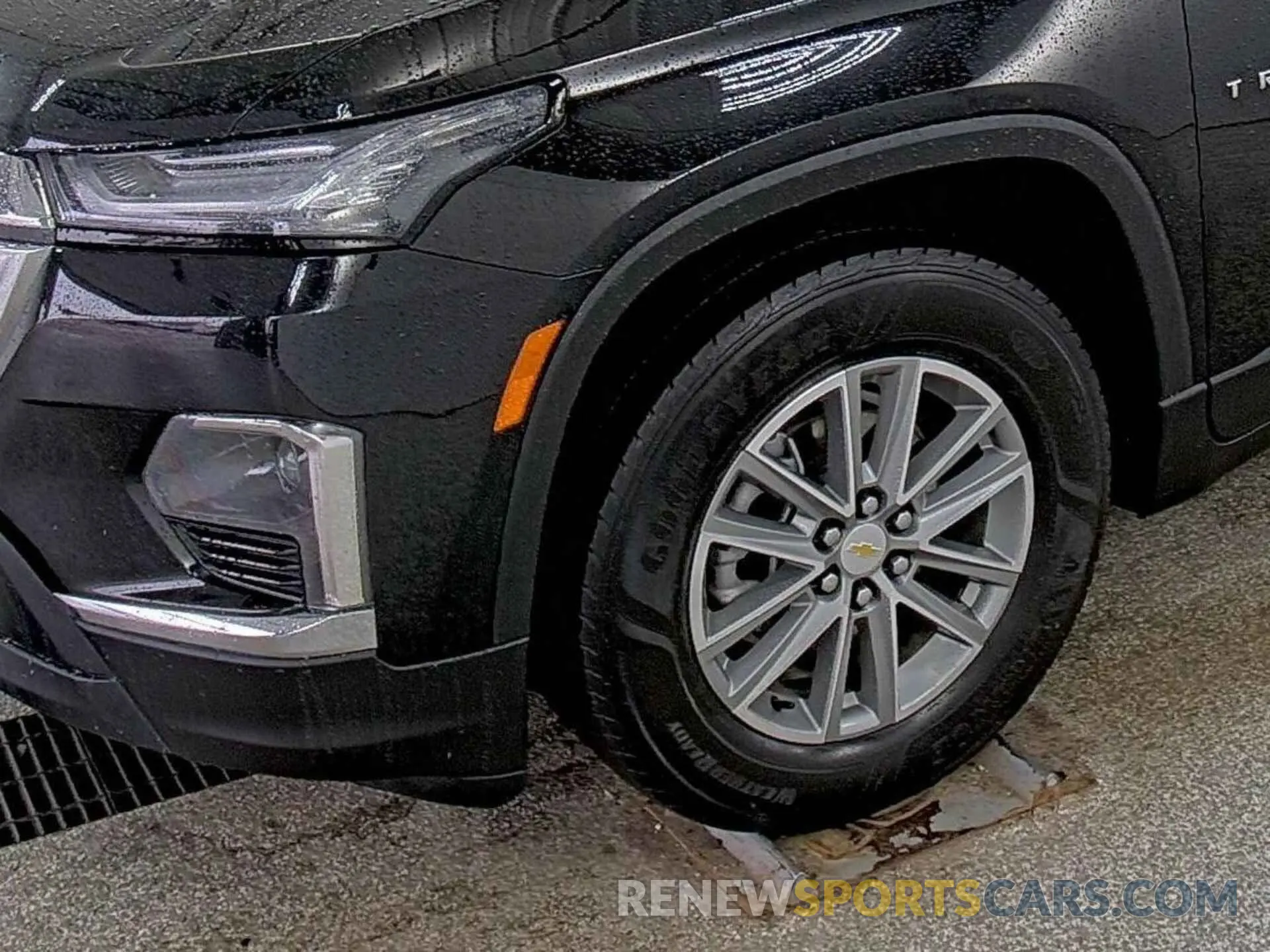 7 Photograph of a damaged car 1GNEVGKW6NJ151516 CHEVROLET TRAVERSE 2022