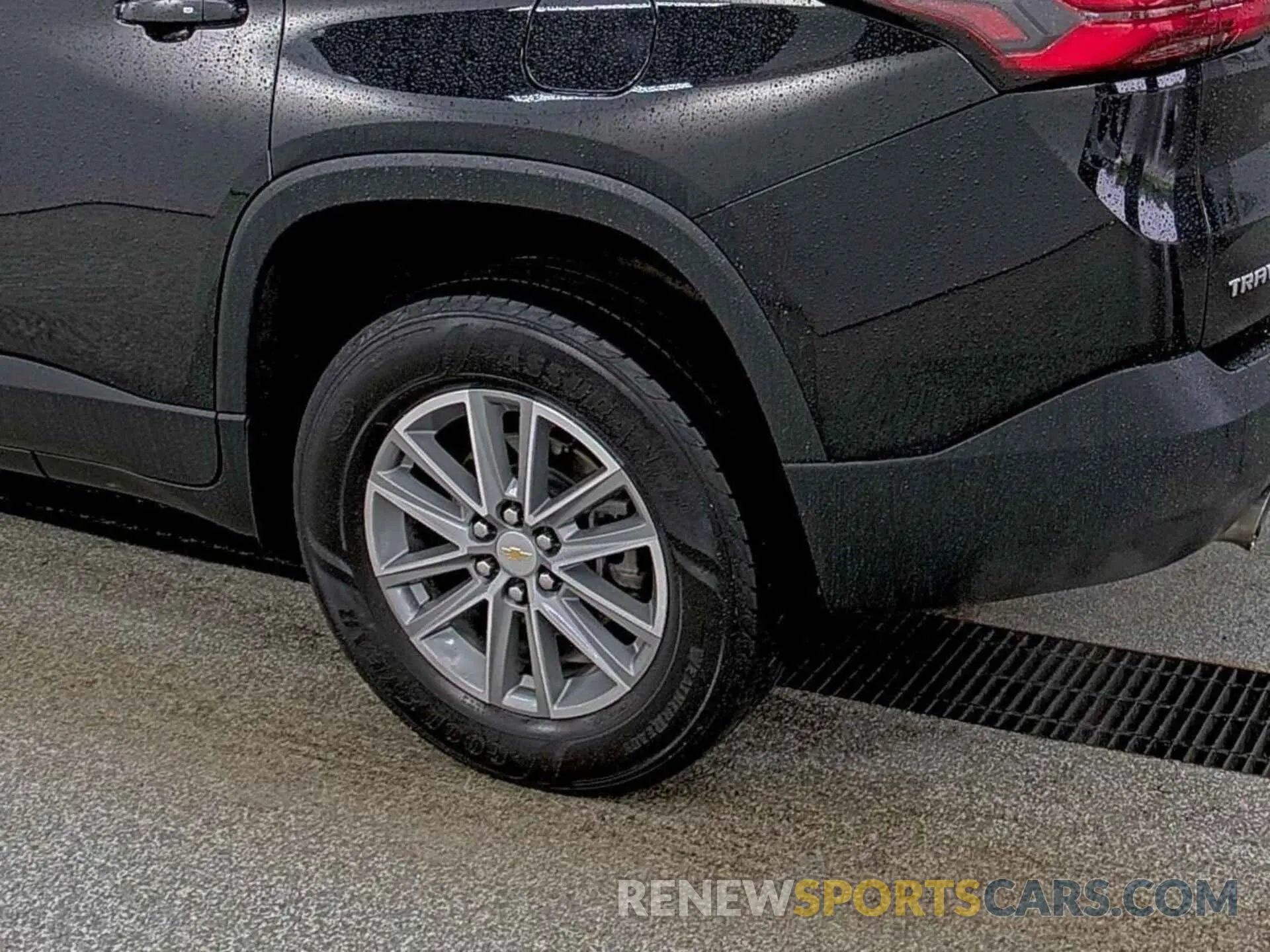 9 Photograph of a damaged car 1GNEVGKW6NJ151516 CHEVROLET TRAVERSE 2022