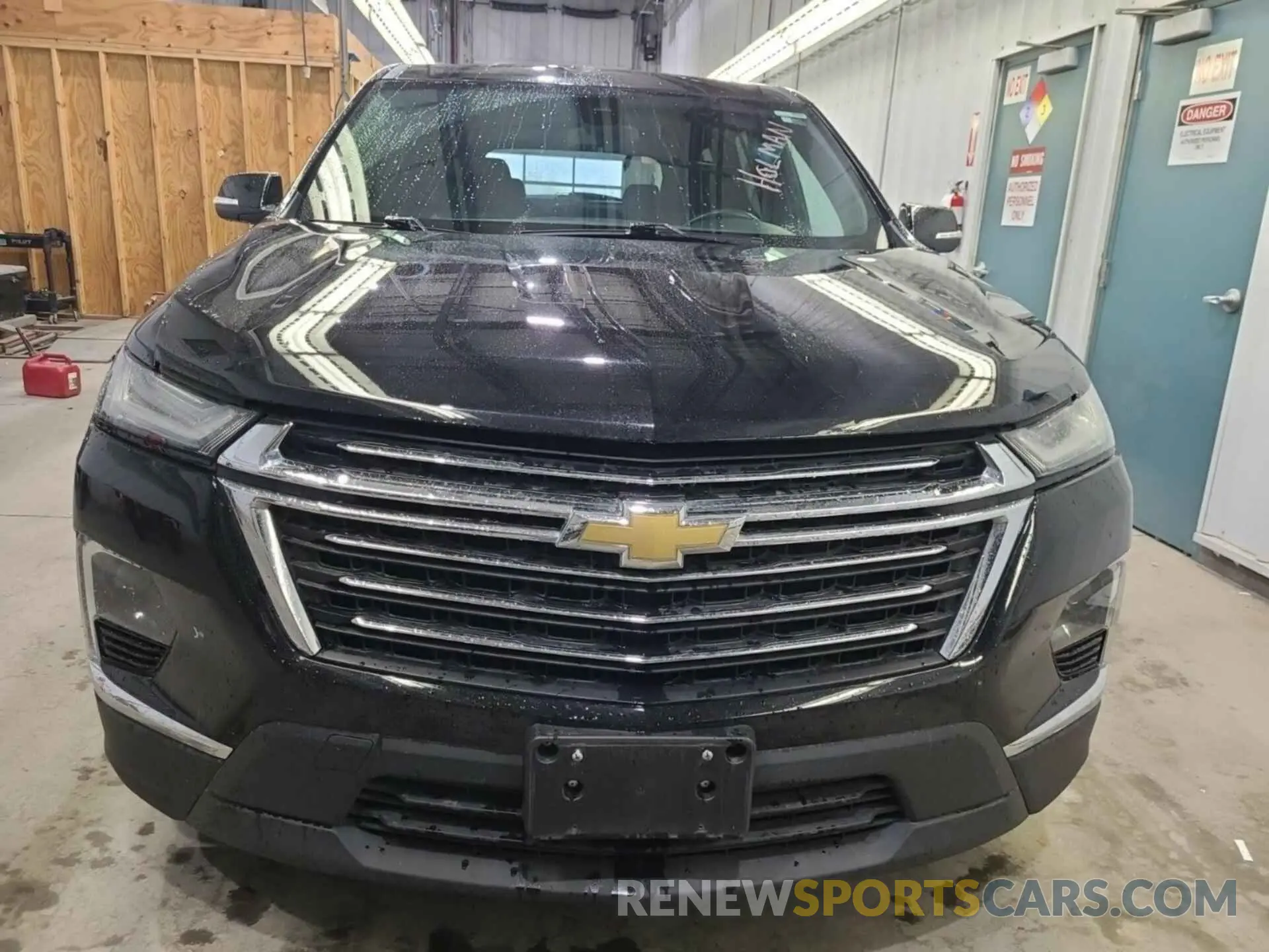 19 Photograph of a damaged car 1GNEVGKW6NJ157686 CHEVROLET TRAVERSE 2022