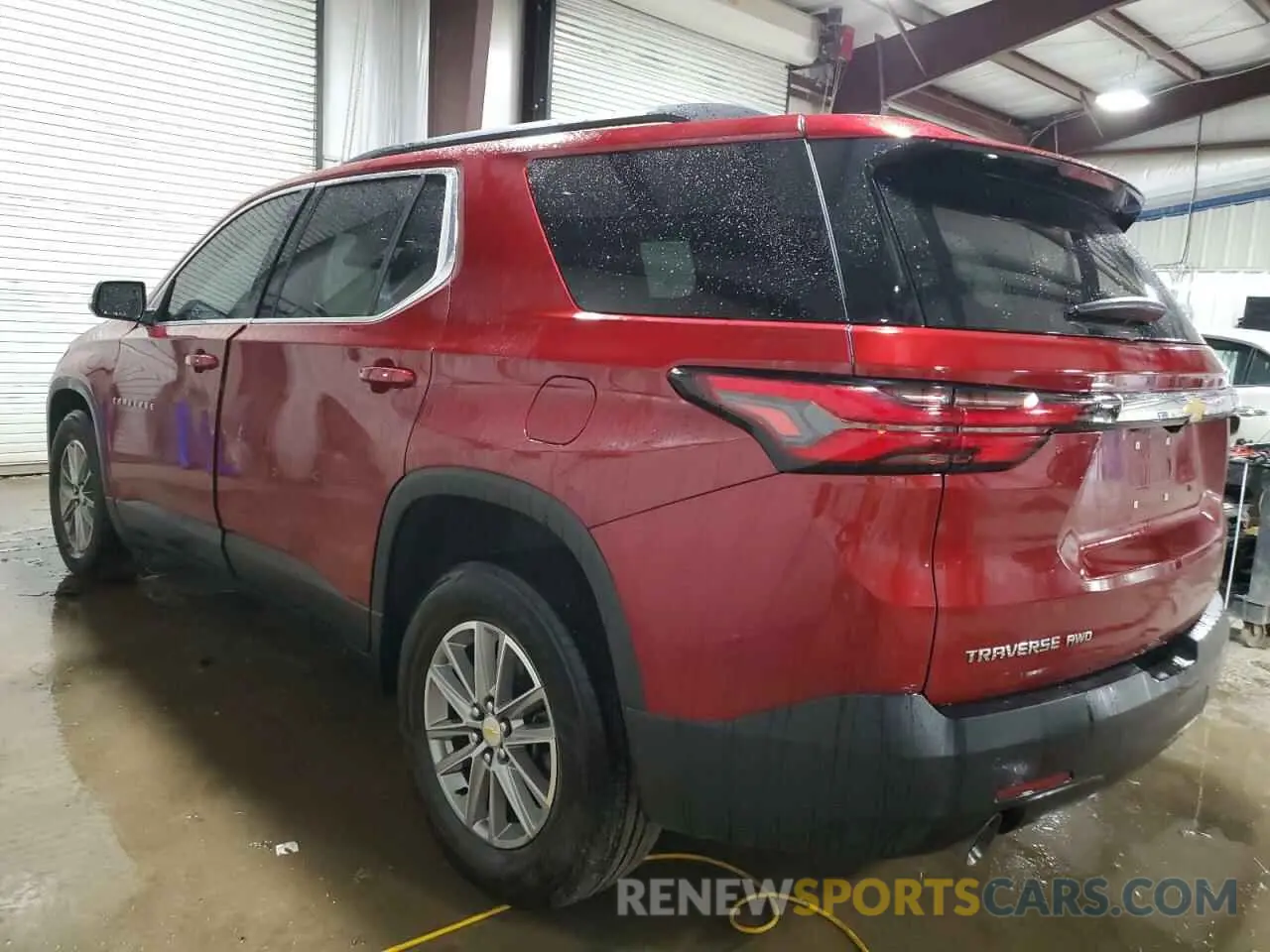 2 Photograph of a damaged car 1GNEVGKW7NJ121196 CHEVROLET TRAVERSE 2022