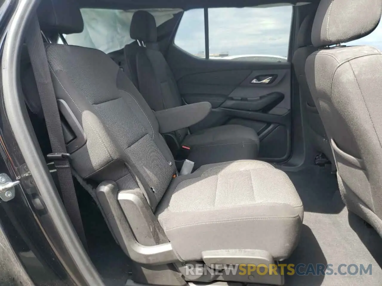11 Photograph of a damaged car 1GNEVGKW7NJ129251 CHEVROLET TRAVERSE 2022