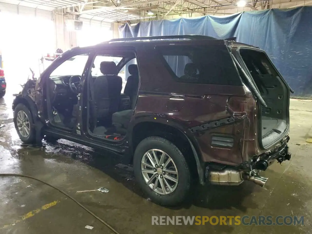 2 Photograph of a damaged car 1GNEVGKW7NJ139567 CHEVROLET TRAVERSE 2022