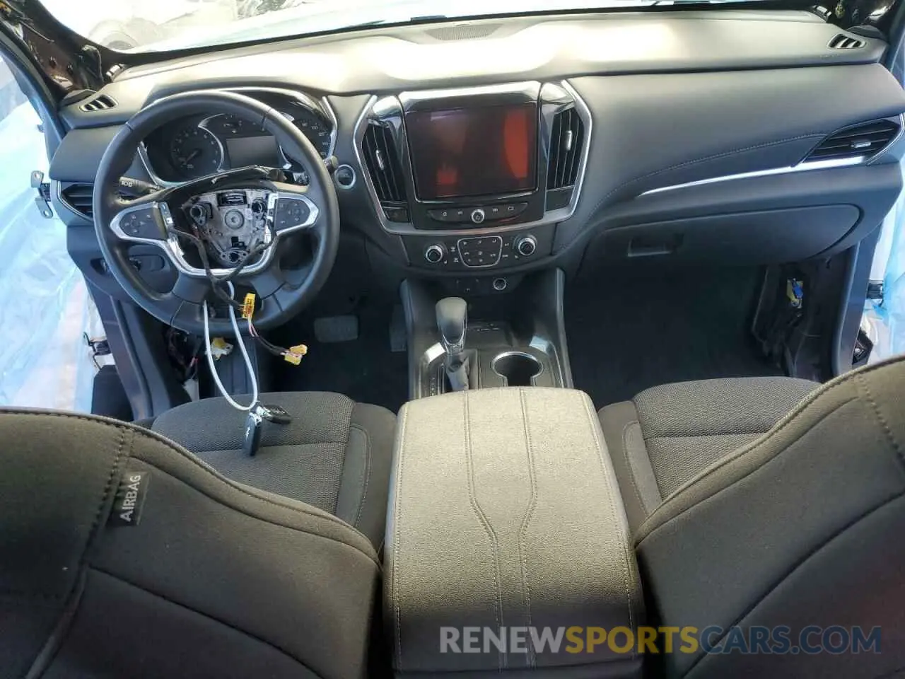 8 Photograph of a damaged car 1GNEVGKW7NJ139567 CHEVROLET TRAVERSE 2022