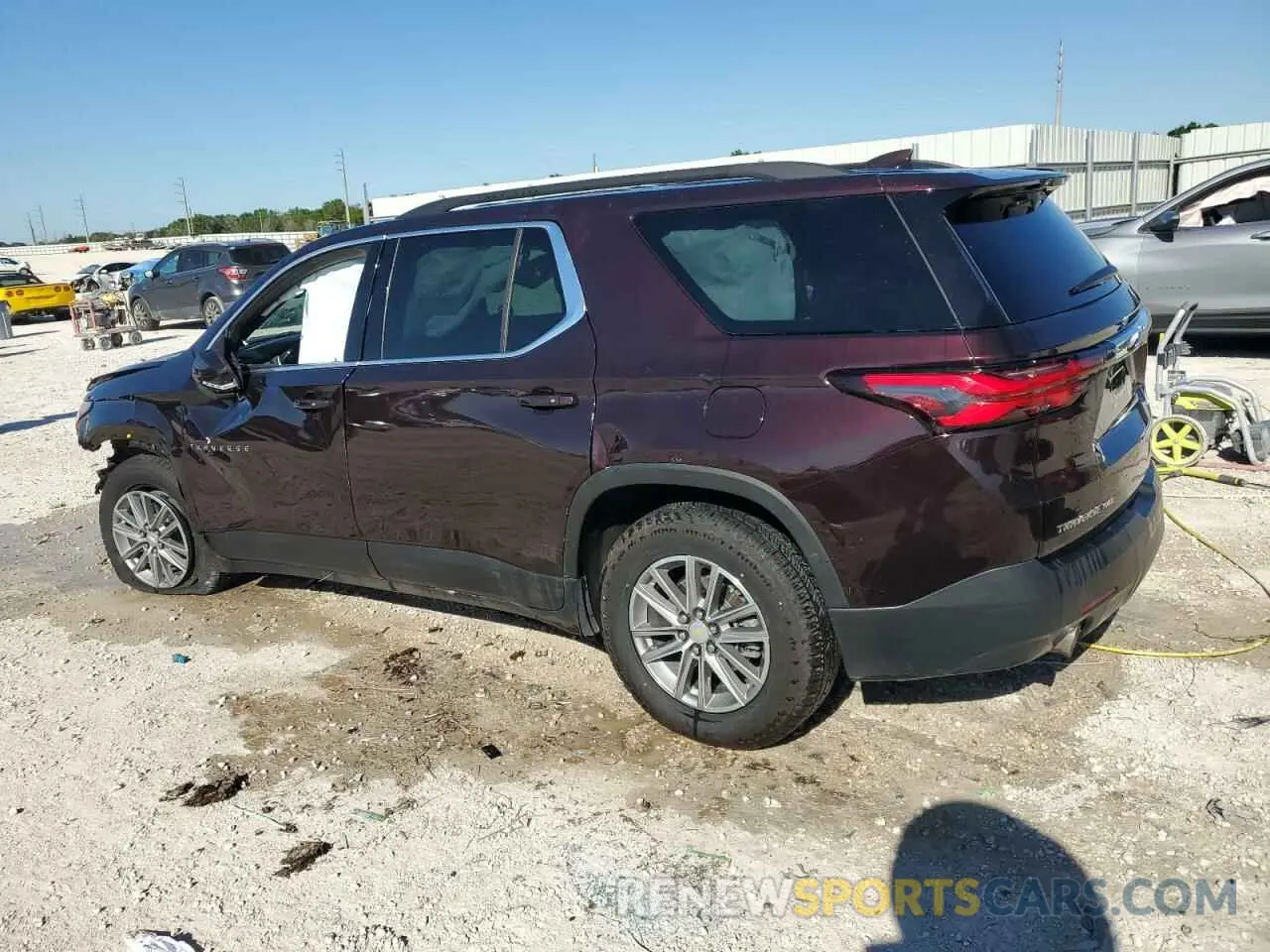 2 Photograph of a damaged car 1GNEVGKW7NJ143084 CHEVROLET TRAVERSE 2022