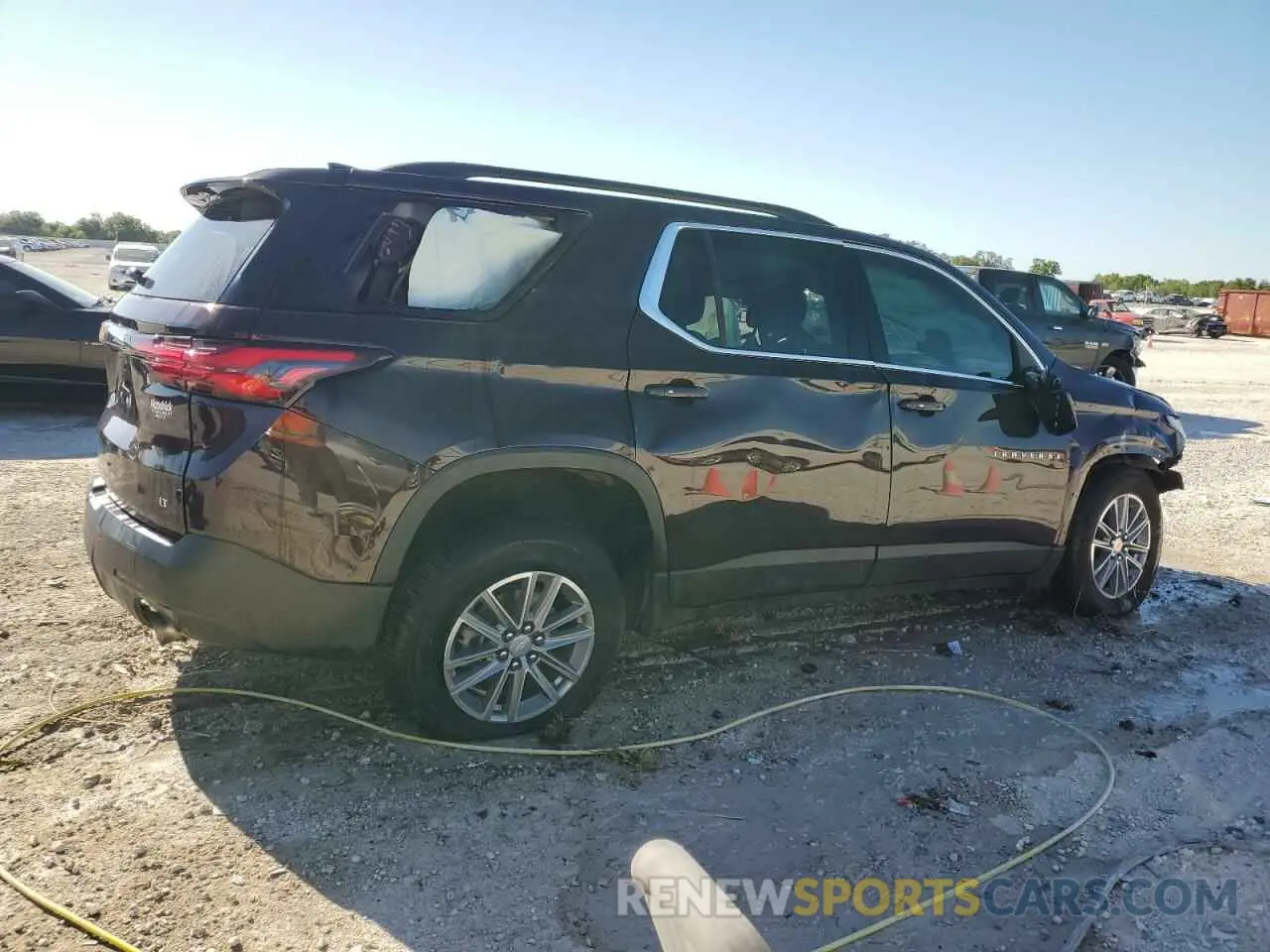 3 Photograph of a damaged car 1GNEVGKW7NJ143084 CHEVROLET TRAVERSE 2022