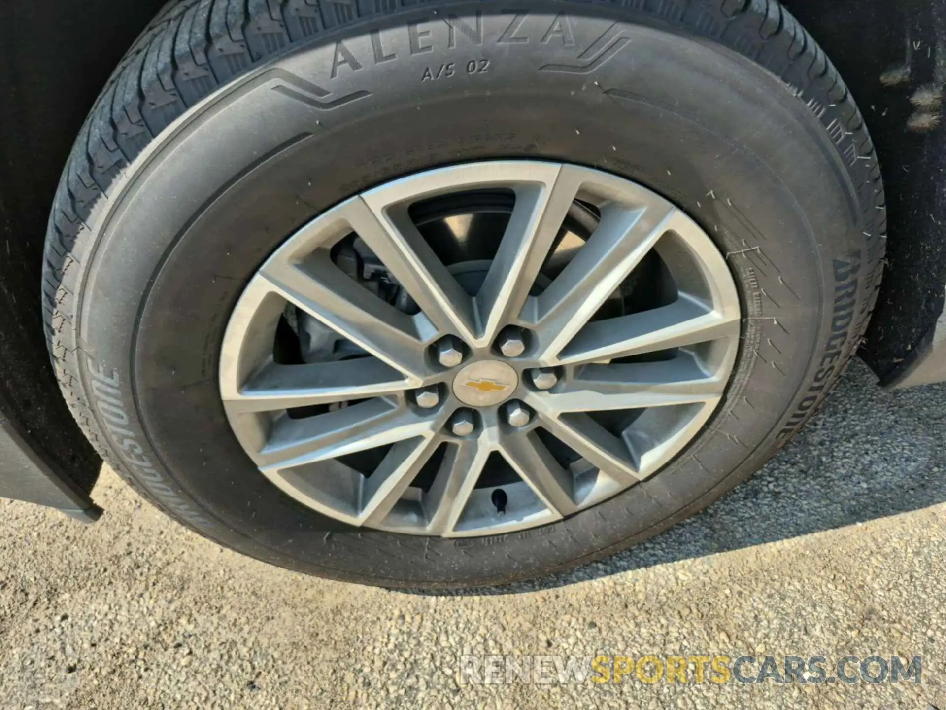 24 Photograph of a damaged car 1GNEVGKW7NJ151086 CHEVROLET TRAVERSE 2022