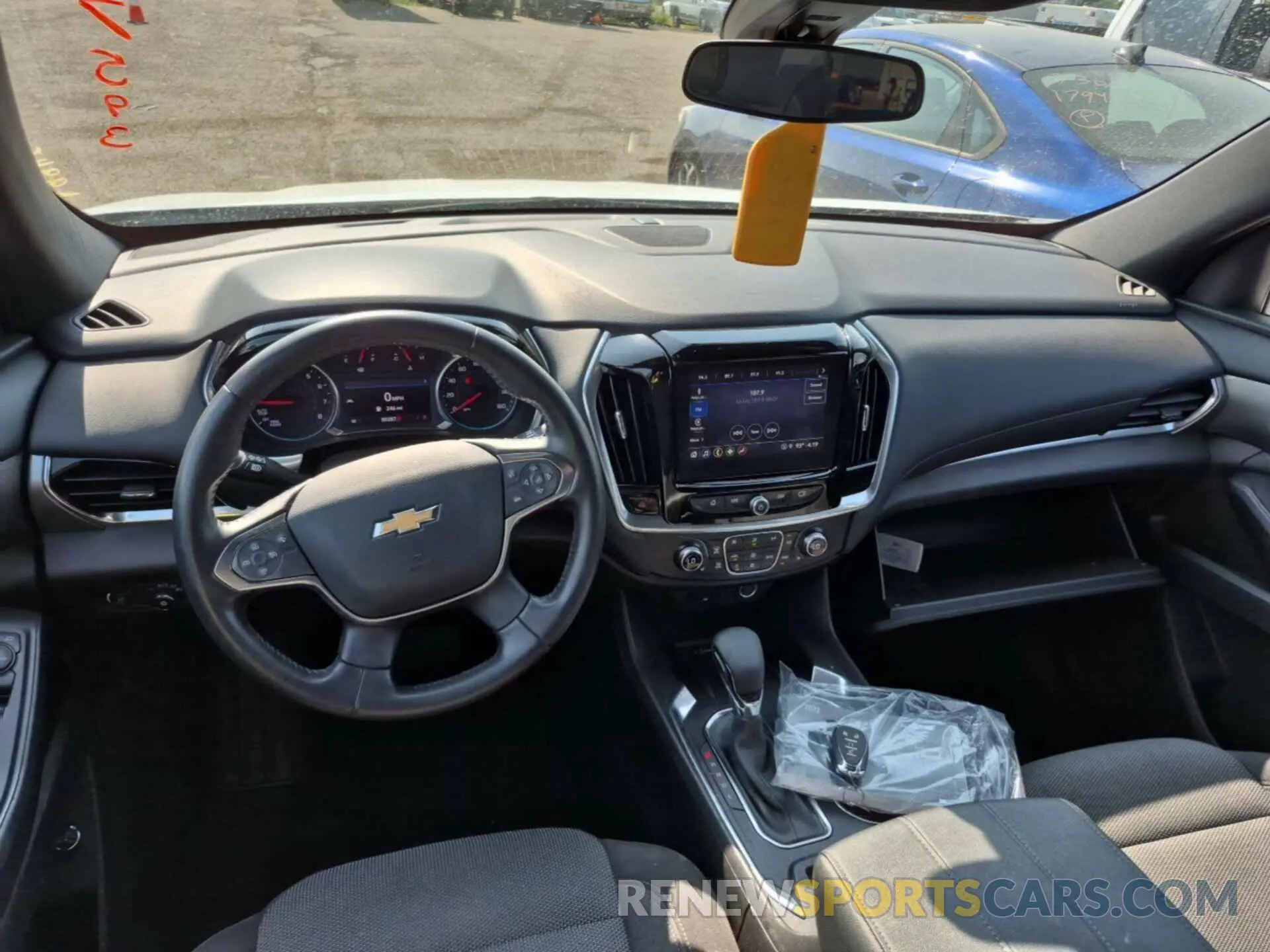 25 Photograph of a damaged car 1GNEVGKW7NJ151086 CHEVROLET TRAVERSE 2022