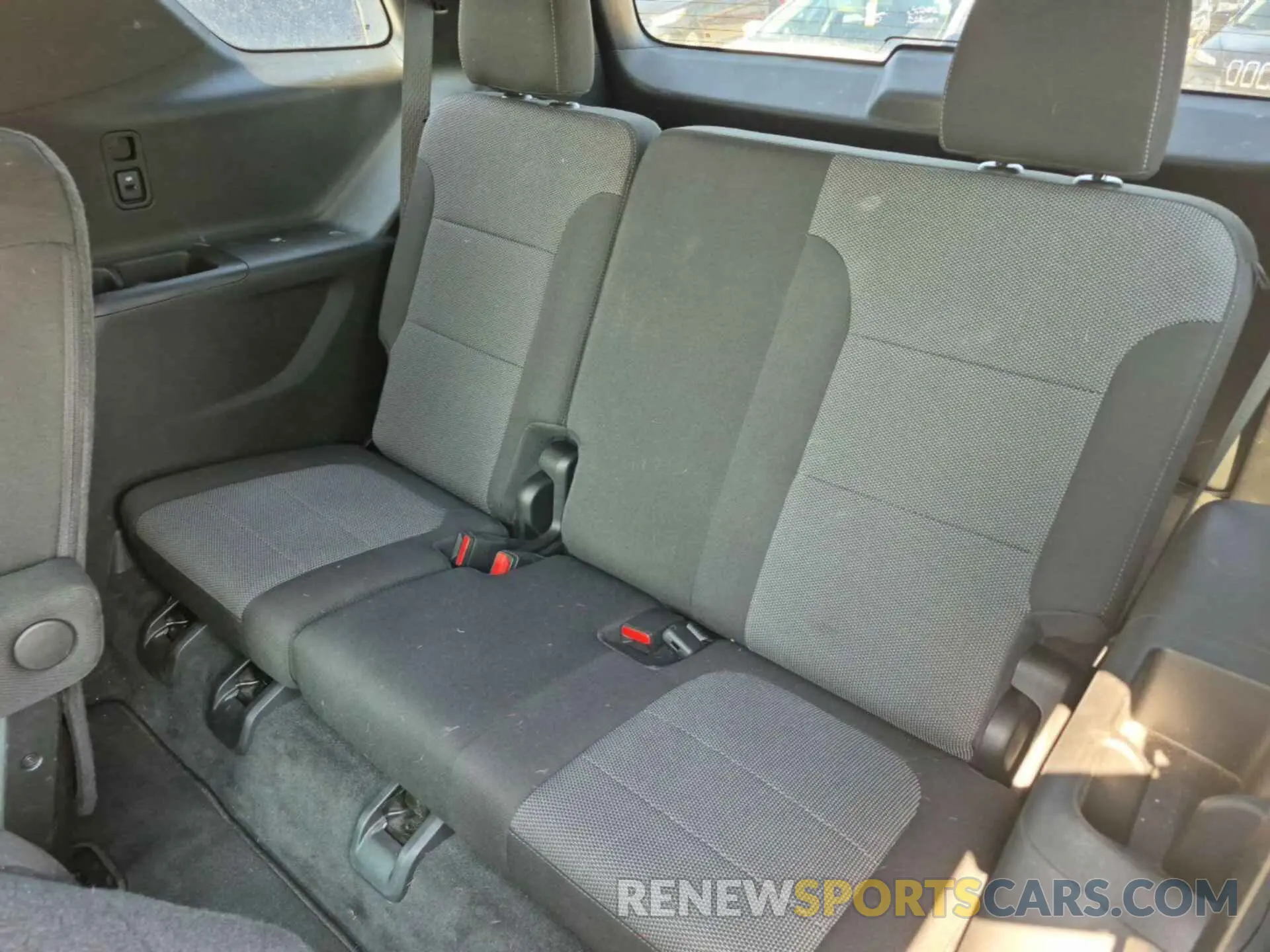 4 Photograph of a damaged car 1GNEVGKW7NJ151086 CHEVROLET TRAVERSE 2022
