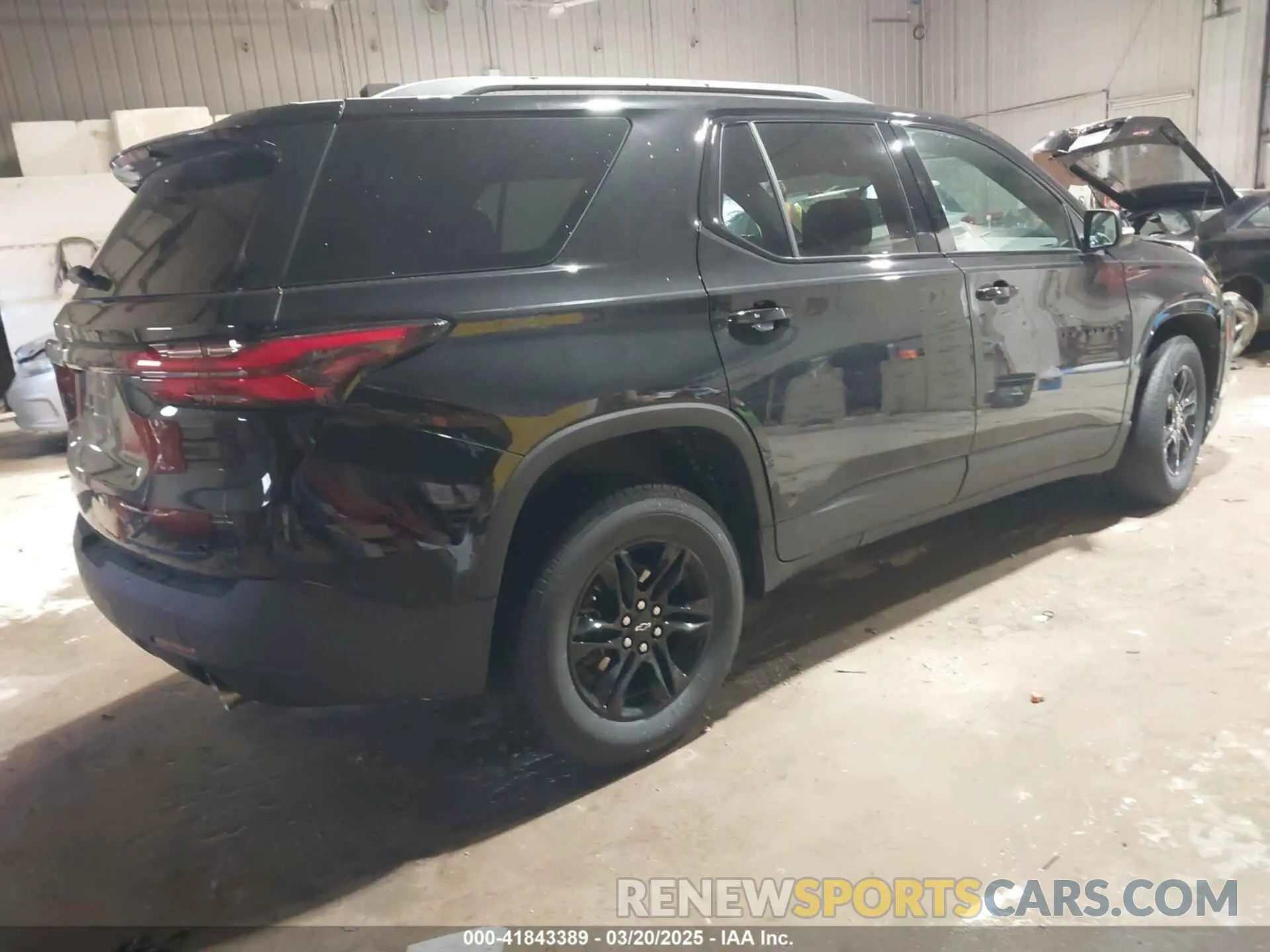 4 Photograph of a damaged car 1GNEVGKW8NJ180273 CHEVROLET TRAVERSE 2022