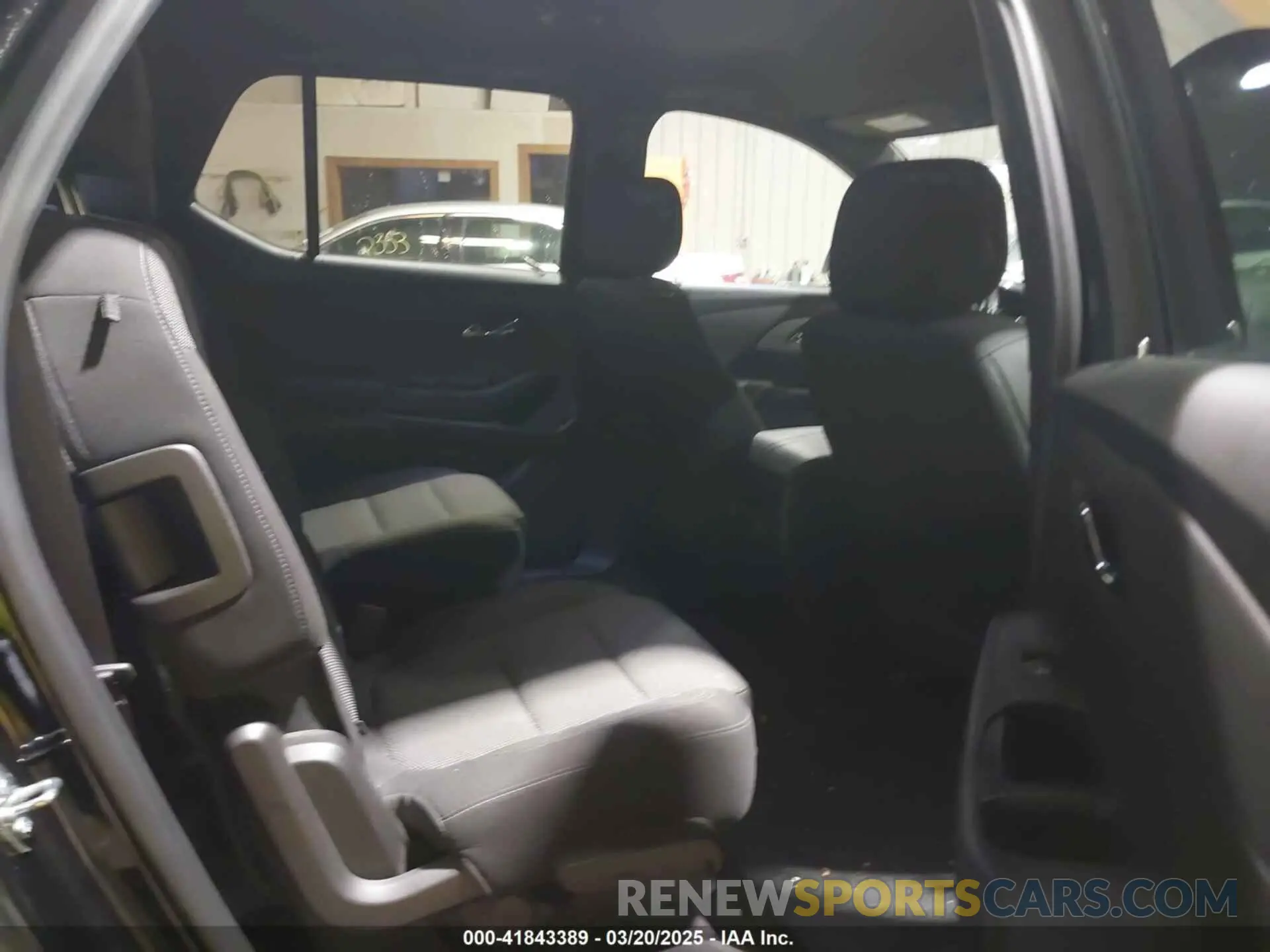 8 Photograph of a damaged car 1GNEVGKW8NJ180273 CHEVROLET TRAVERSE 2022