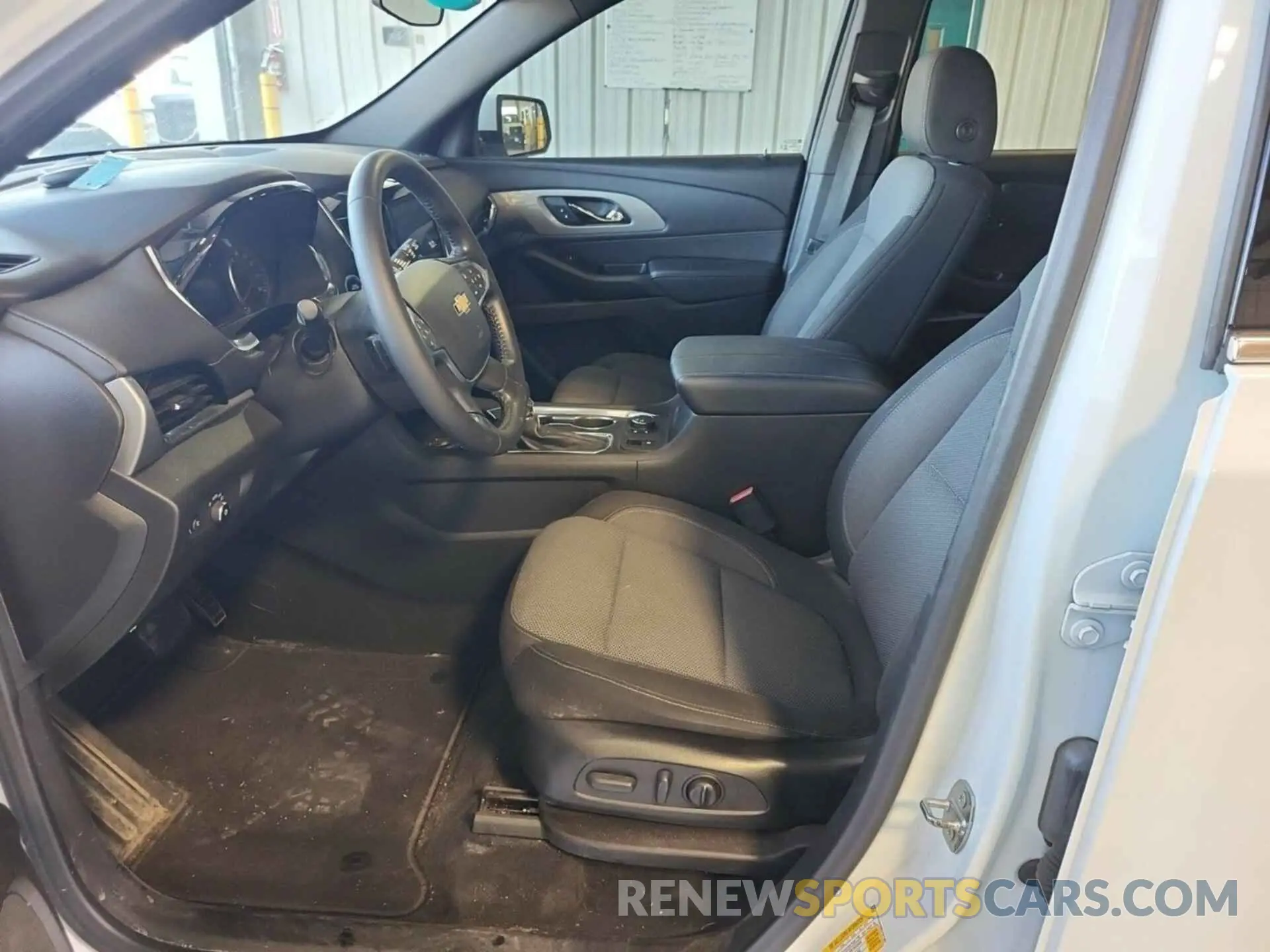 14 Photograph of a damaged car 1GNEVGKW8NJ187482 CHEVROLET TRAVERSE 2022