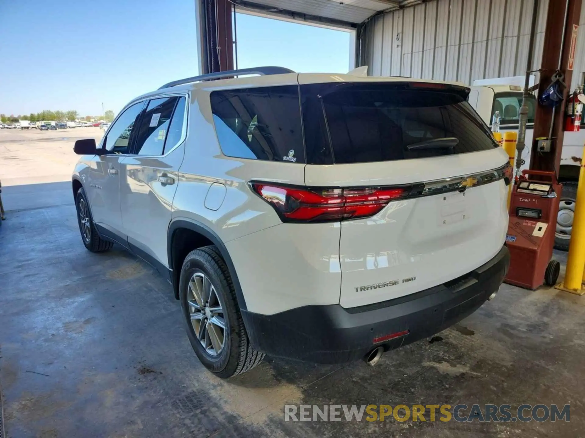 3 Photograph of a damaged car 1GNEVGKW8NJ187482 CHEVROLET TRAVERSE 2022