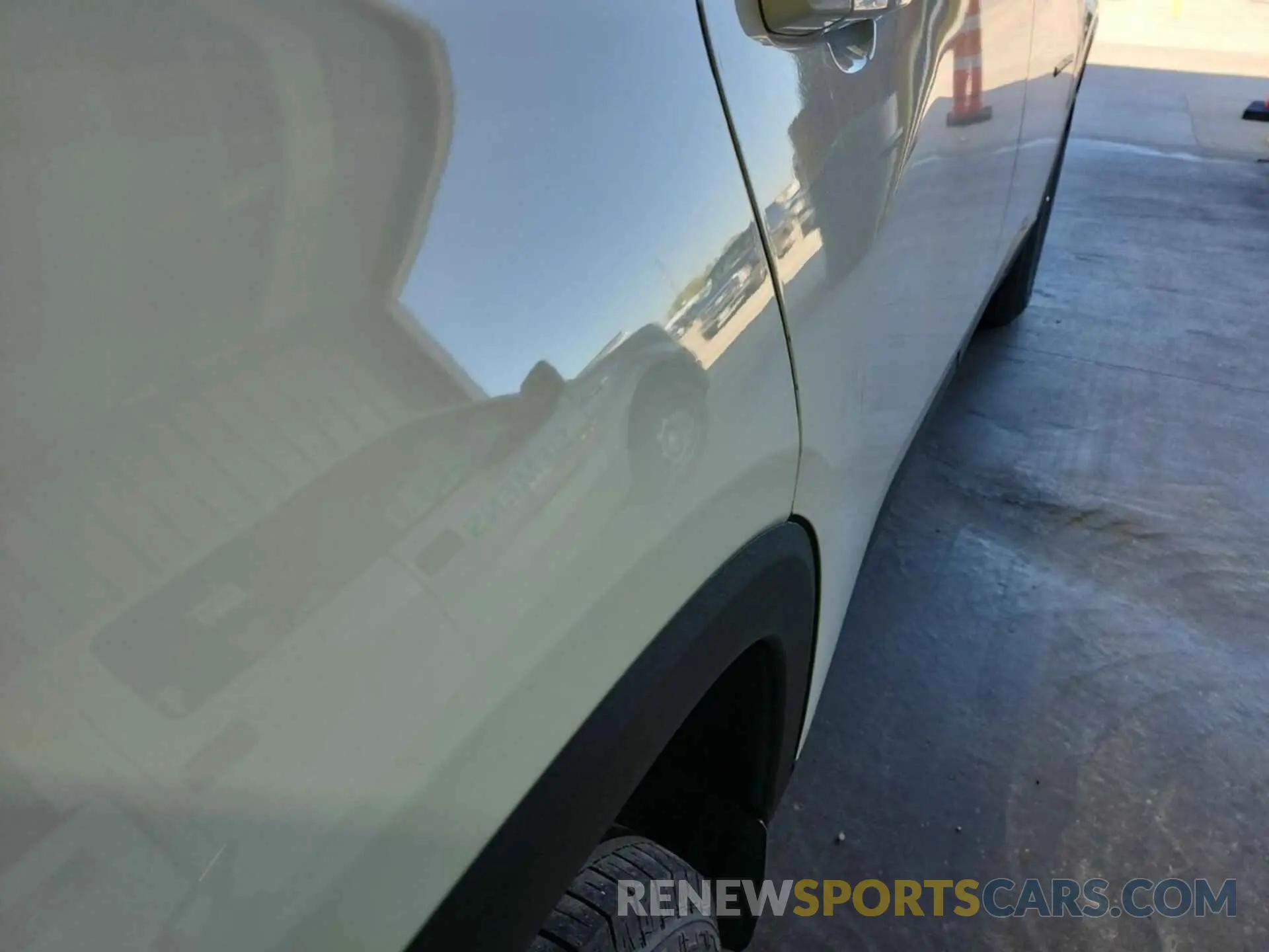 5 Photograph of a damaged car 1GNEVGKW8NJ187482 CHEVROLET TRAVERSE 2022