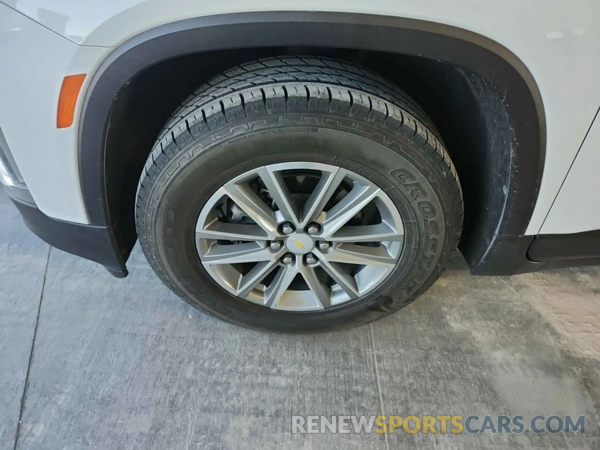 8 Photograph of a damaged car 1GNEVGKW8NJ187482 CHEVROLET TRAVERSE 2022