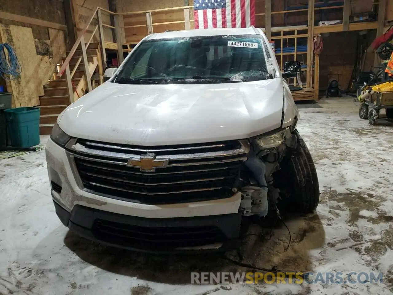 5 Photograph of a damaged car 1GNEVGKWXNJ108717 CHEVROLET TRAVERSE 2022