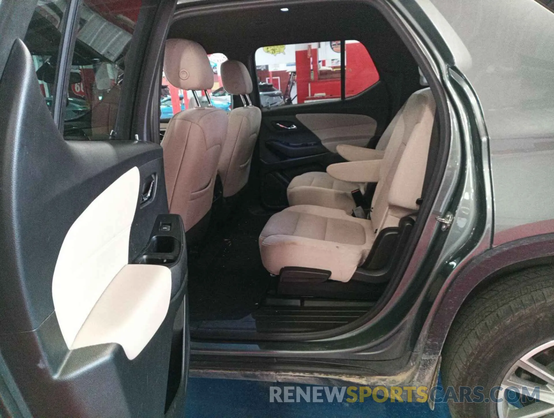 28 Photograph of a damaged car 1GNEVGKWXNJ150837 CHEVROLET TRAVERSE 2022