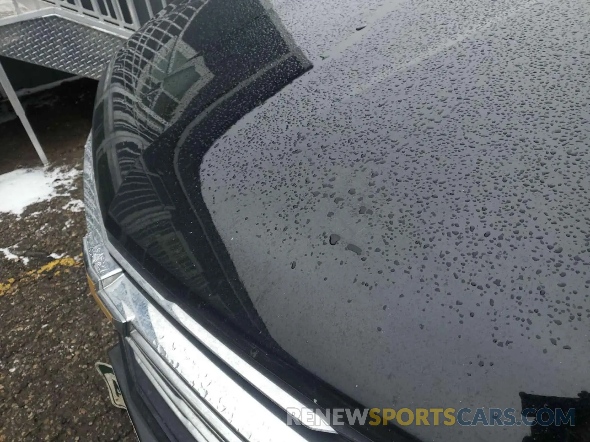 18 Photograph of a damaged car 1GNEVGKWXNJ151244 CHEVROLET TRAVERSE 2022