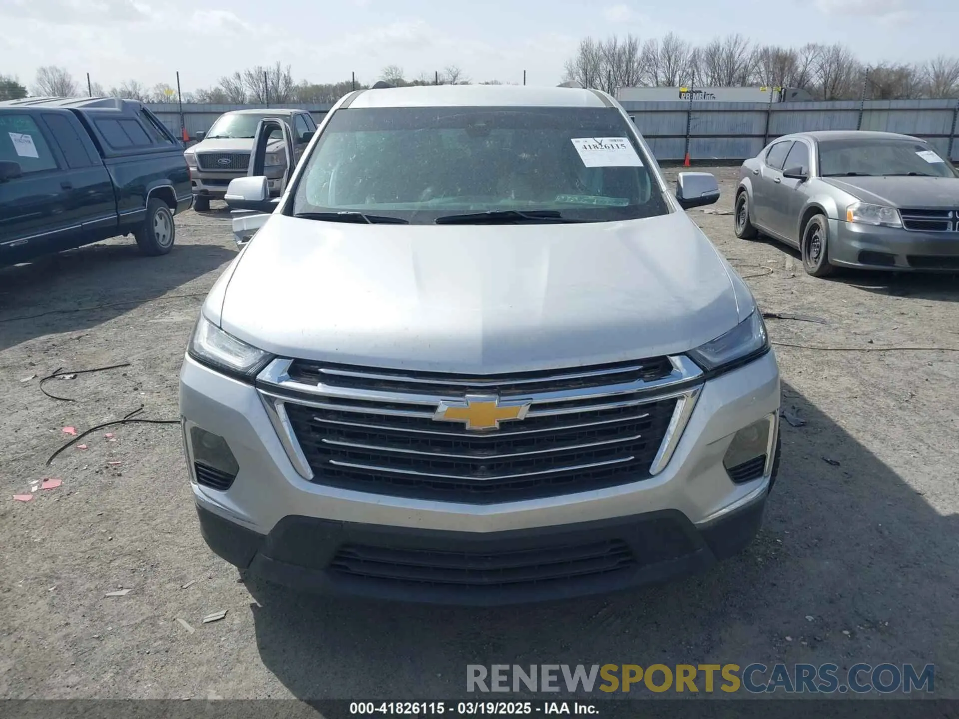 13 Photograph of a damaged car 1GNEVHKW0NJ151677 CHEVROLET TRAVERSE 2022