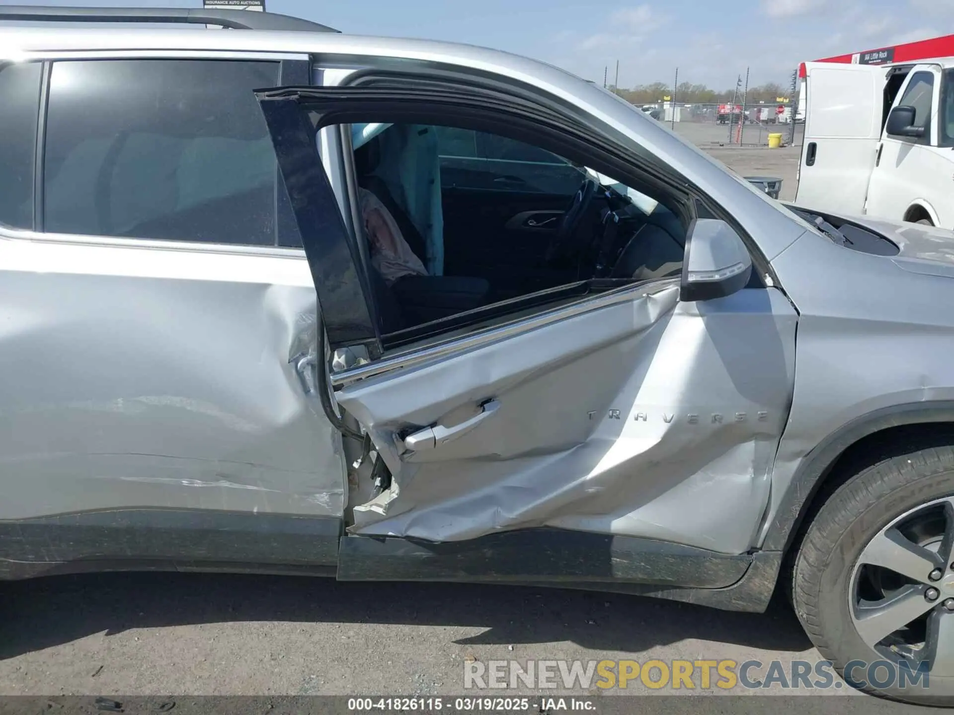 6 Photograph of a damaged car 1GNEVHKW0NJ151677 CHEVROLET TRAVERSE 2022