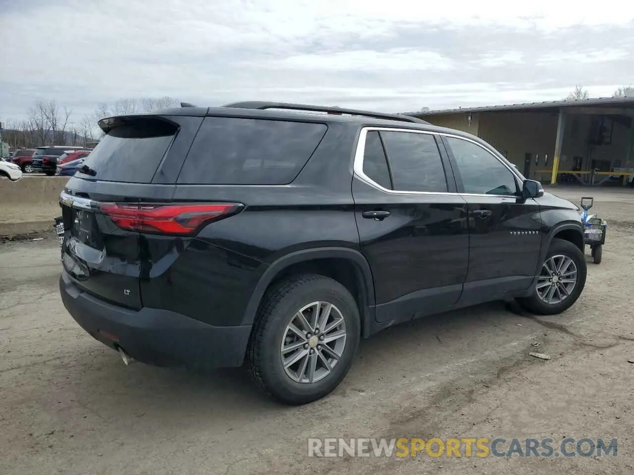 3 Photograph of a damaged car 1GNEVHKW0NJ153624 CHEVROLET TRAVERSE 2022
