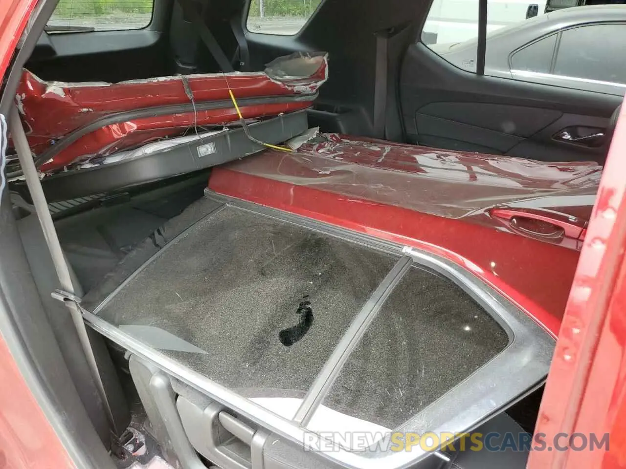 13 Photograph of a damaged car 1GNEVHKW1NJ150196 CHEVROLET TRAVERSE 2022