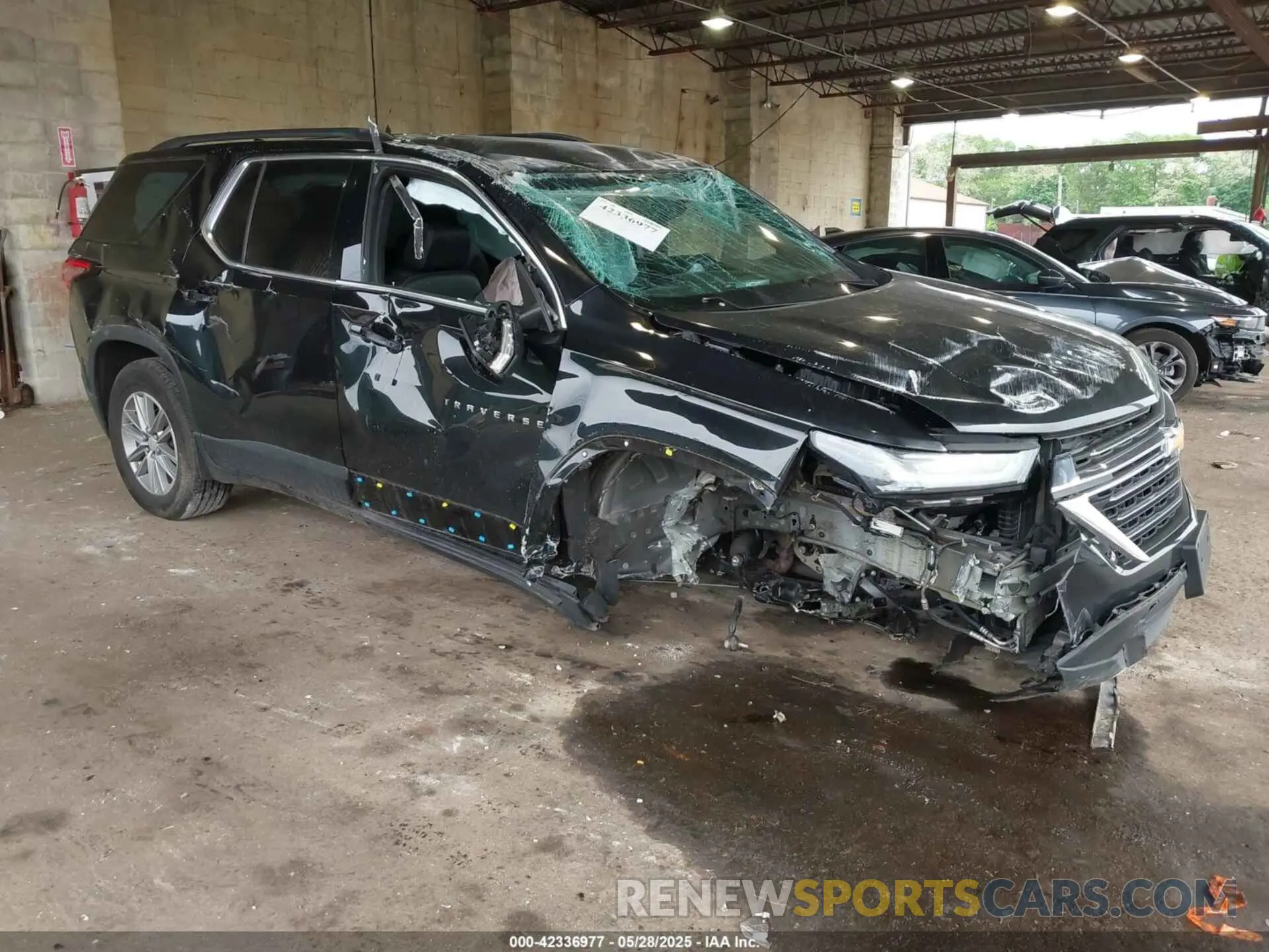 1 Photograph of a damaged car 1GNEVHKW3NJ106085 CHEVROLET TRAVERSE 2022