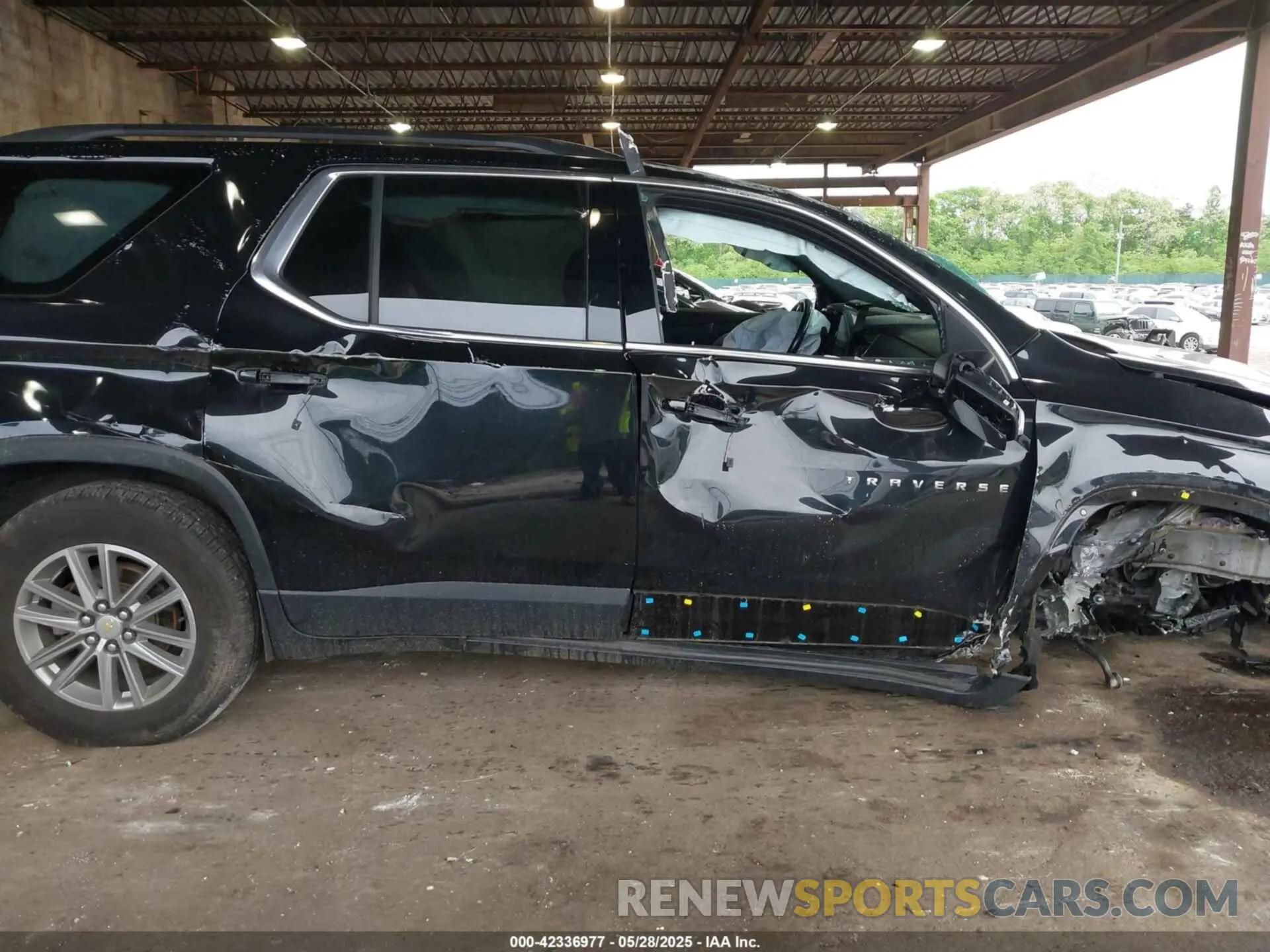 12 Photograph of a damaged car 1GNEVHKW3NJ106085 CHEVROLET TRAVERSE 2022