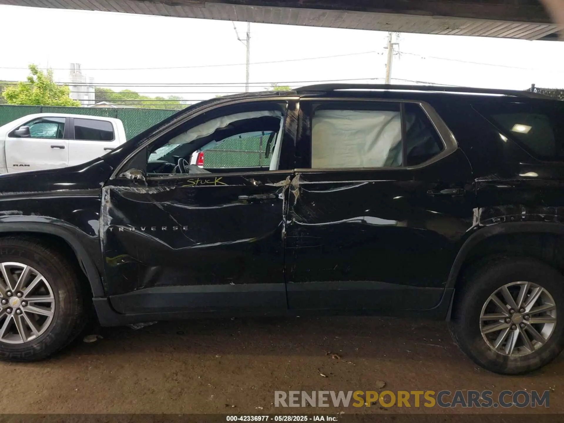 13 Photograph of a damaged car 1GNEVHKW3NJ106085 CHEVROLET TRAVERSE 2022