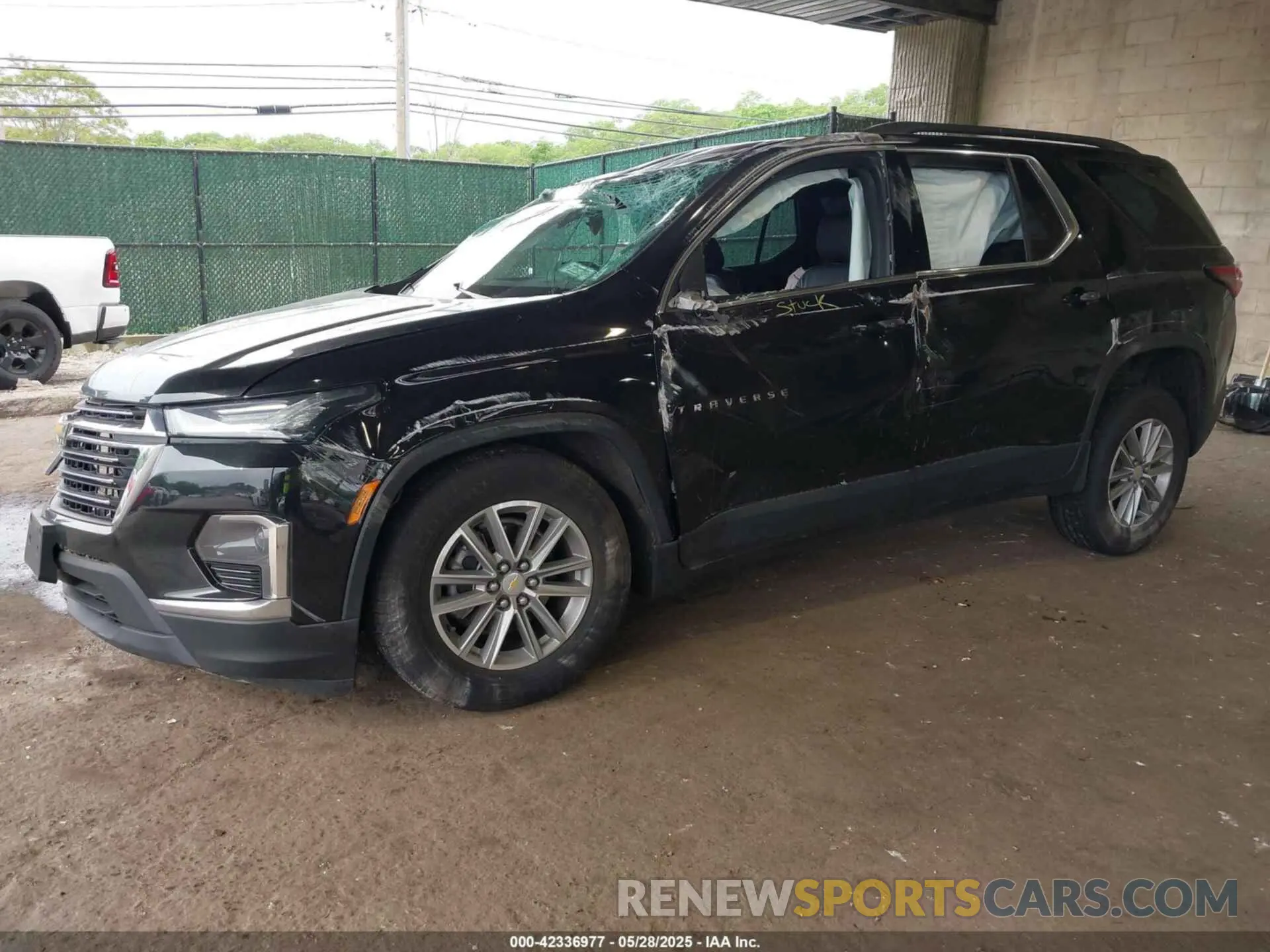 2 Photograph of a damaged car 1GNEVHKW3NJ106085 CHEVROLET TRAVERSE 2022