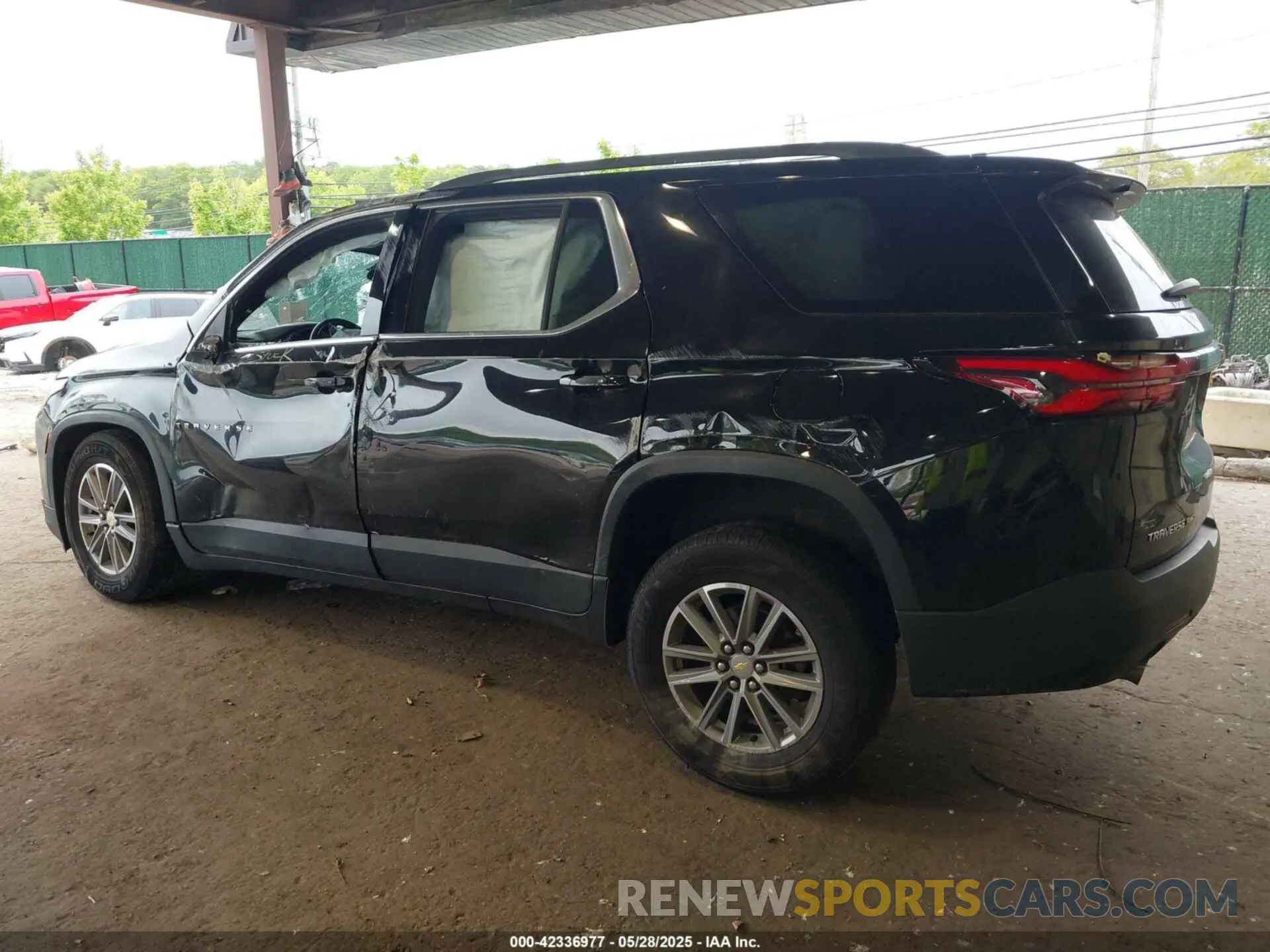 3 Photograph of a damaged car 1GNEVHKW3NJ106085 CHEVROLET TRAVERSE 2022