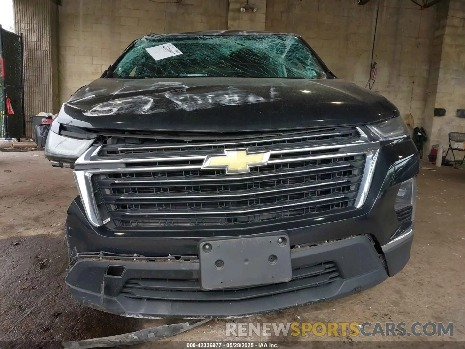 6 Photograph of a damaged car 1GNEVHKW3NJ106085 CHEVROLET TRAVERSE 2022